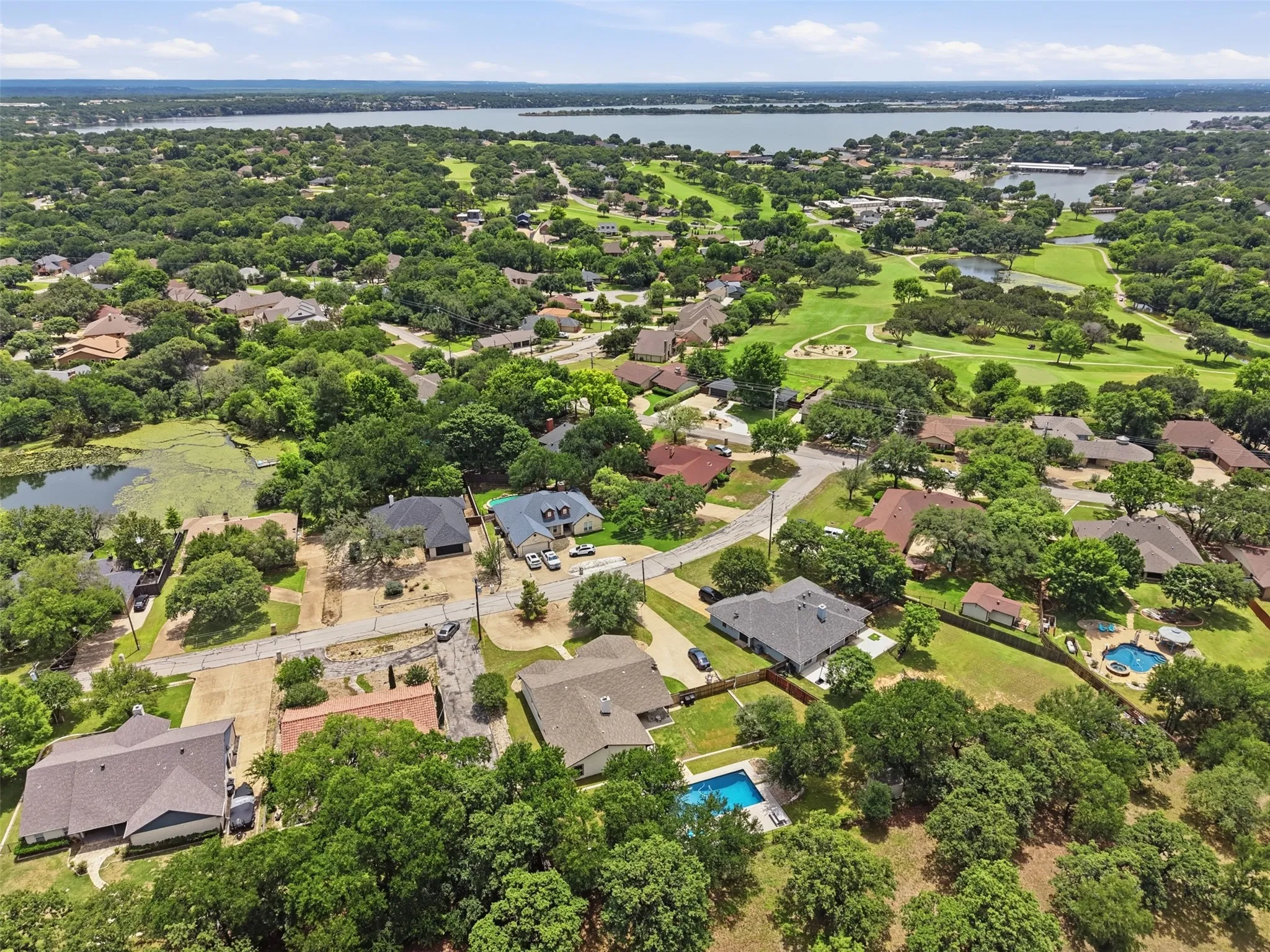 Single Family Residence For Sale in Hood County , 6514 Circo Drive, De Cordova, Texas 76049, 4 Bedroom, 3 Bathroom, 2 Garage spaces, 2,771 Sqft, built in 1976, mls#21264622, Real Estate Agent in De Cordova, Homes For Sale in Hood county, Homes For Sale in De Cordova, Realtor in De Cordova Texas, Real Estate Brokerage Independent Realty Texas, Luminita Cordes Realtor