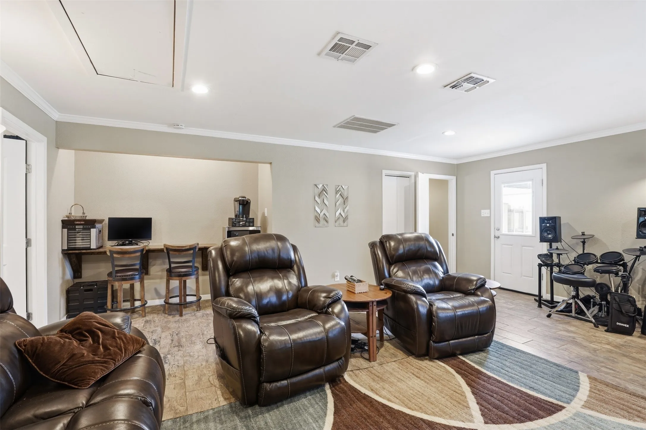 Single Family Residence For Sale in Hood County , 6514 Circo Drive, De Cordova, Texas 76049, 4 Bedroom, 3 Bathroom, 2 Garage spaces, 2,771 Sqft, built in 1976, mls#21264622, Real Estate Agent in De Cordova, Homes For Sale in Hood county, Homes For Sale in De Cordova, Realtor in De Cordova Texas, Real Estate Brokerage Independent Realty Texas, Luminita Cordes Realtor