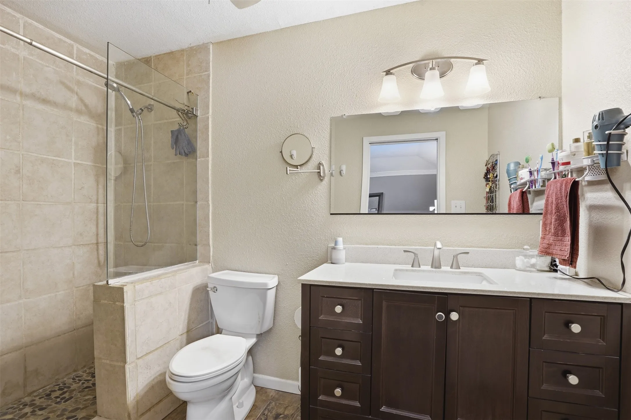Single Family Residence For Sale in Hood County , 6514 Circo Drive, De Cordova, Texas 76049, 4 Bedroom, 3 Bathroom, 2 Garage spaces, 2,771 Sqft, built in 1976, mls#21264622, Real Estate Agent in De Cordova, Homes For Sale in Hood county, Homes For Sale in De Cordova, Realtor in De Cordova Texas, Real Estate Brokerage Independent Realty Texas, Luminita Cordes Realtor