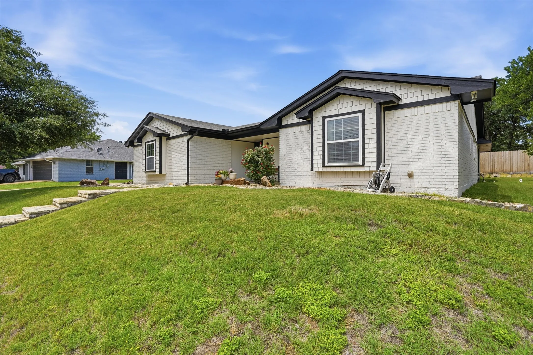 Single Family Residence For Sale in Hood County , 6514 Circo Drive, De Cordova, Texas 76049, 4 Bedroom, 3 Bathroom, 2 Garage spaces, 2,771 Sqft, built in 1976, mls#21264622, Real Estate Agent in De Cordova, Homes For Sale in Hood county, Homes For Sale in De Cordova, Realtor in De Cordova Texas, Real Estate Brokerage Independent Realty Texas, Luminita Cordes Realtor