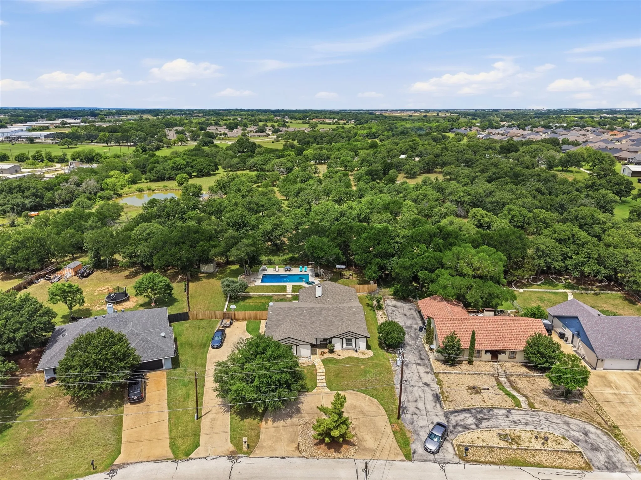 Single Family Residence For Sale in Hood County , 6514 Circo Drive, De Cordova, Texas 76049, 4 Bedroom, 3 Bathroom, 2 Garage spaces, 2,771 Sqft, built in 1976, mls#21264622, Real Estate Agent in De Cordova, Homes For Sale in Hood county, Homes For Sale in De Cordova, Realtor in De Cordova Texas, Real Estate Brokerage Independent Realty Texas, Luminita Cordes Realtor