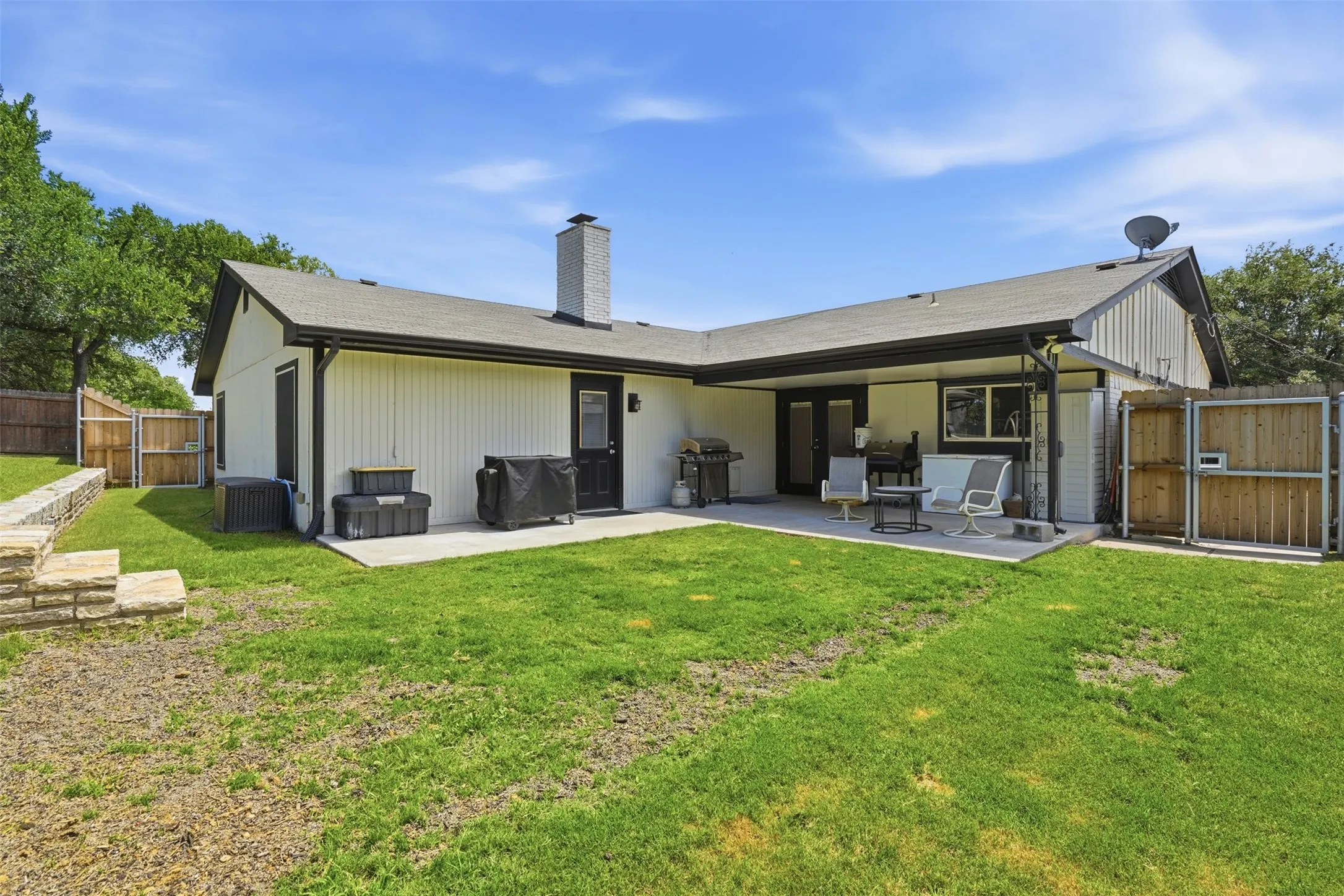 Single Family Residence For Sale in Hood County , 6514 Circo Drive, De Cordova, Texas 76049, 4 Bedroom, 3 Bathroom, 2 Garage spaces, 2,771 Sqft, built in 1976, mls#21264622, Real Estate Agent in De Cordova, Homes For Sale in Hood county, Homes For Sale in De Cordova, Realtor in De Cordova Texas, Real Estate Brokerage Independent Realty Texas, Luminita Cordes Realtor