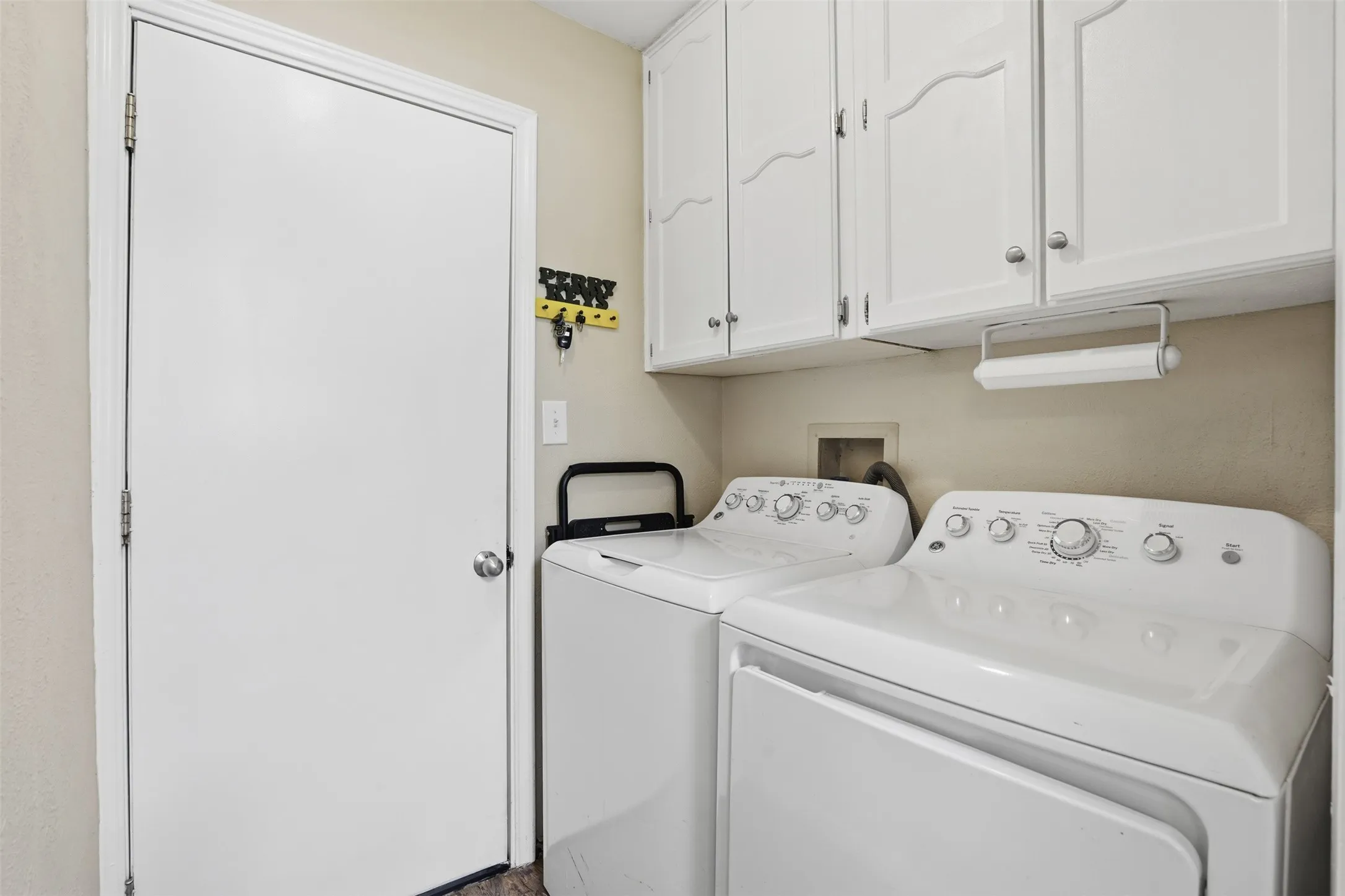 Single Family Residence For Sale in Hood County , 6514 Circo Drive, De Cordova, Texas 76049, 4 Bedroom, 3 Bathroom, 2 Garage spaces, 2,771 Sqft, built in 1976, mls#21264622, Real Estate Agent in De Cordova, Homes For Sale in Hood county, Homes For Sale in De Cordova, Realtor in De Cordova Texas, Real Estate Brokerage Independent Realty Texas, Luminita Cordes Realtor