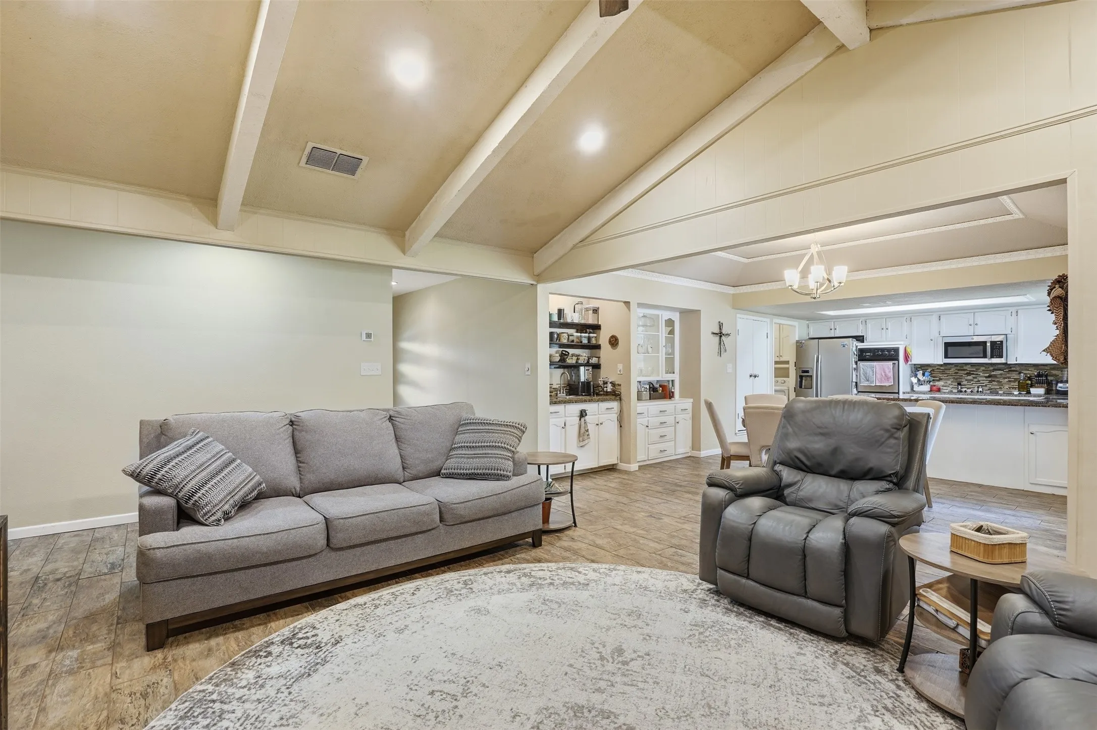Single Family Residence For Sale in Hood County , 6514 Circo Drive, De Cordova, Texas 76049, 4 Bedroom, 3 Bathroom, 2 Garage spaces, 2,771 Sqft, built in 1976, mls#21264622, Real Estate Agent in De Cordova, Homes For Sale in Hood county, Homes For Sale in De Cordova, Realtor in De Cordova Texas, Real Estate Brokerage Independent Realty Texas, Luminita Cordes Realtor