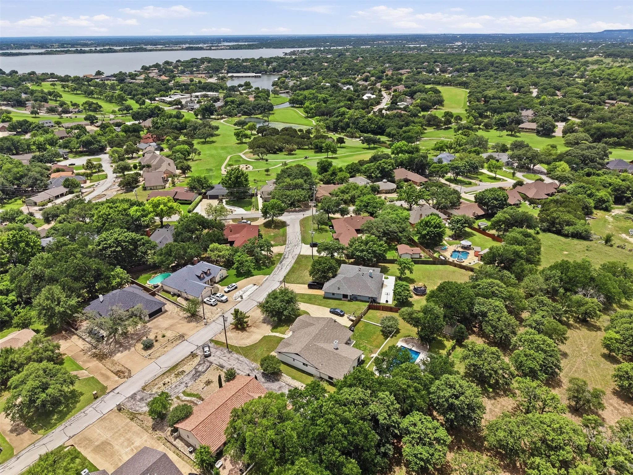 Single Family Residence For Sale in Hood County , 6514 Circo Drive, De Cordova, Texas 76049, 4 Bedroom, 3 Bathroom, 2 Garage spaces, 2,771 Sqft, built in 1976, mls#21264622, Real Estate Agent in De Cordova, Homes For Sale in Hood county, Homes For Sale in De Cordova, Realtor in De Cordova Texas, Real Estate Brokerage Independent Realty Texas, Luminita Cordes Realtor