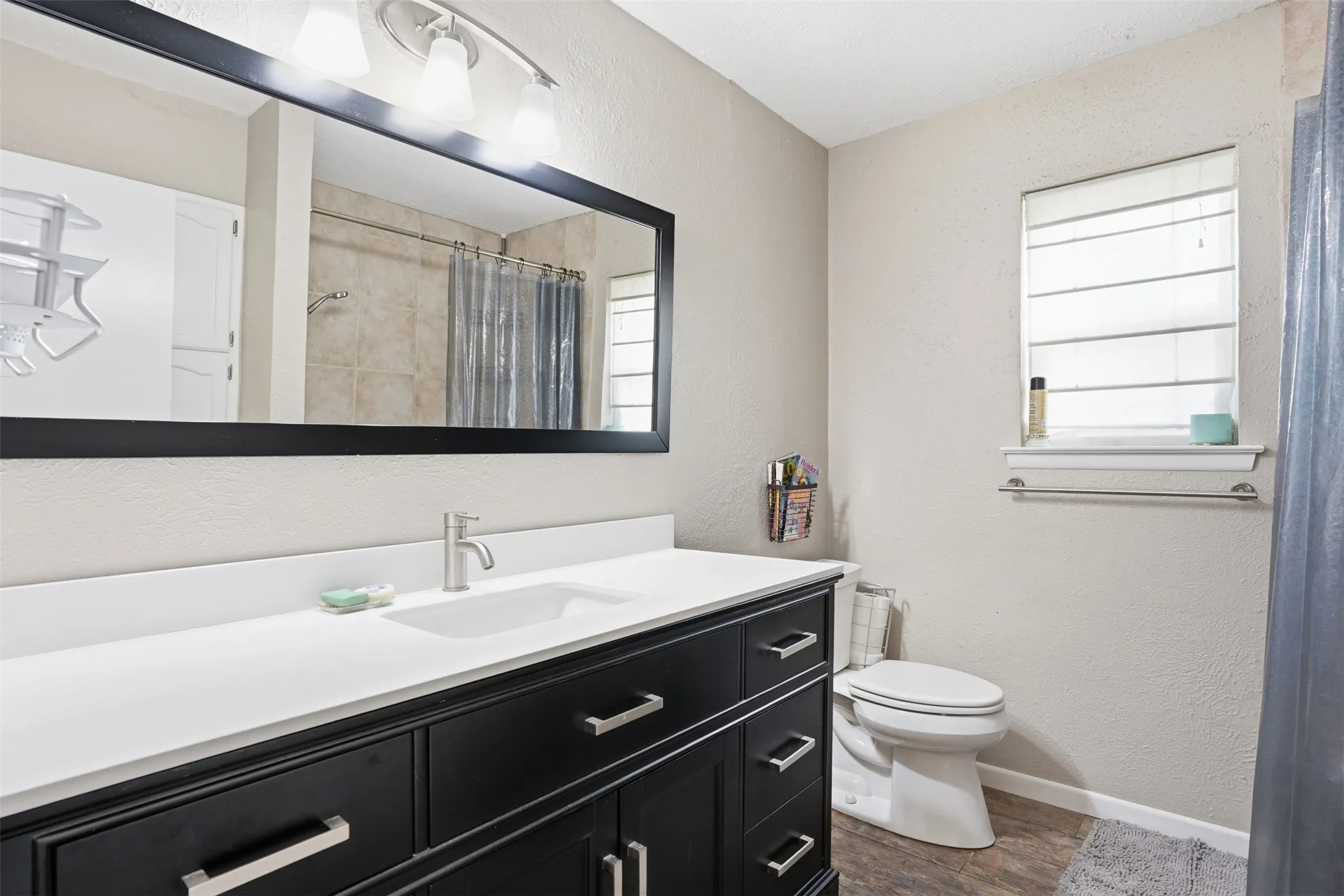 Single Family Residence For Sale in Hood County , 6514 Circo Drive, De Cordova, Texas 76049, 4 Bedroom, 3 Bathroom, 2 Garage spaces, 2,771 Sqft, built in 1976, mls#21264622, Real Estate Agent in De Cordova, Homes For Sale in Hood county, Homes For Sale in De Cordova, Realtor in De Cordova Texas, Real Estate Brokerage Independent Realty Texas, Luminita Cordes Realtor