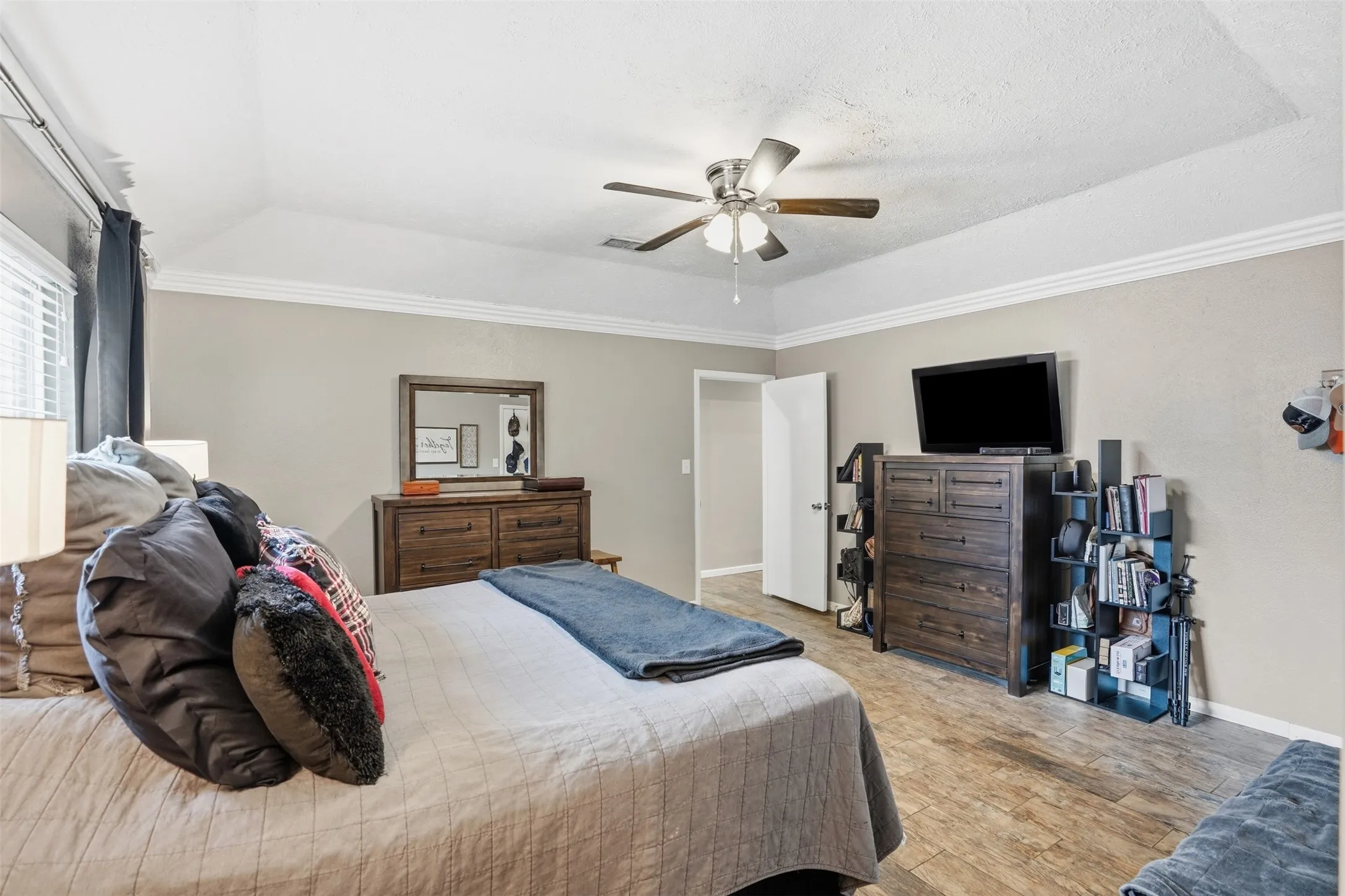 Single Family Residence For Sale in Hood County , 6514 Circo Drive, De Cordova, Texas 76049, 4 Bedroom, 3 Bathroom, 2 Garage spaces, 2,771 Sqft, built in 1976, mls#21264622, Real Estate Agent in De Cordova, Homes For Sale in Hood county, Homes For Sale in De Cordova, Realtor in De Cordova Texas, Real Estate Brokerage Independent Realty Texas, Luminita Cordes Realtor