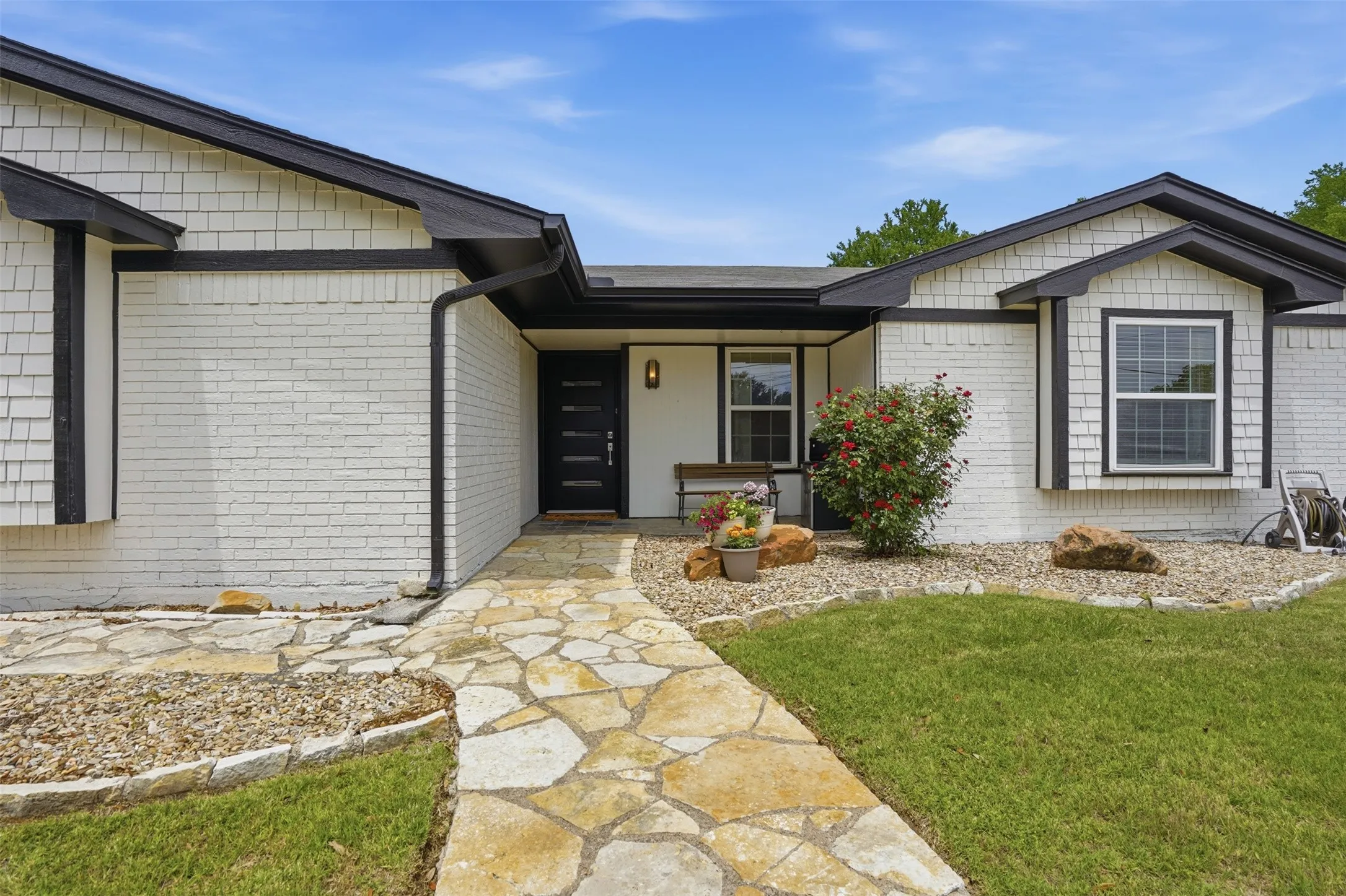 Single Family Residence For Sale in Hood County , 6514 Circo Drive, De Cordova, Texas 76049, 4 Bedroom, 3 Bathroom, 2 Garage spaces, 2,771 Sqft, built in 1976, mls#21264622, Real Estate Agent in De Cordova, Homes For Sale in Hood county, Homes For Sale in De Cordova, Realtor in De Cordova Texas, Real Estate Brokerage Independent Realty Texas, Luminita Cordes Realtor