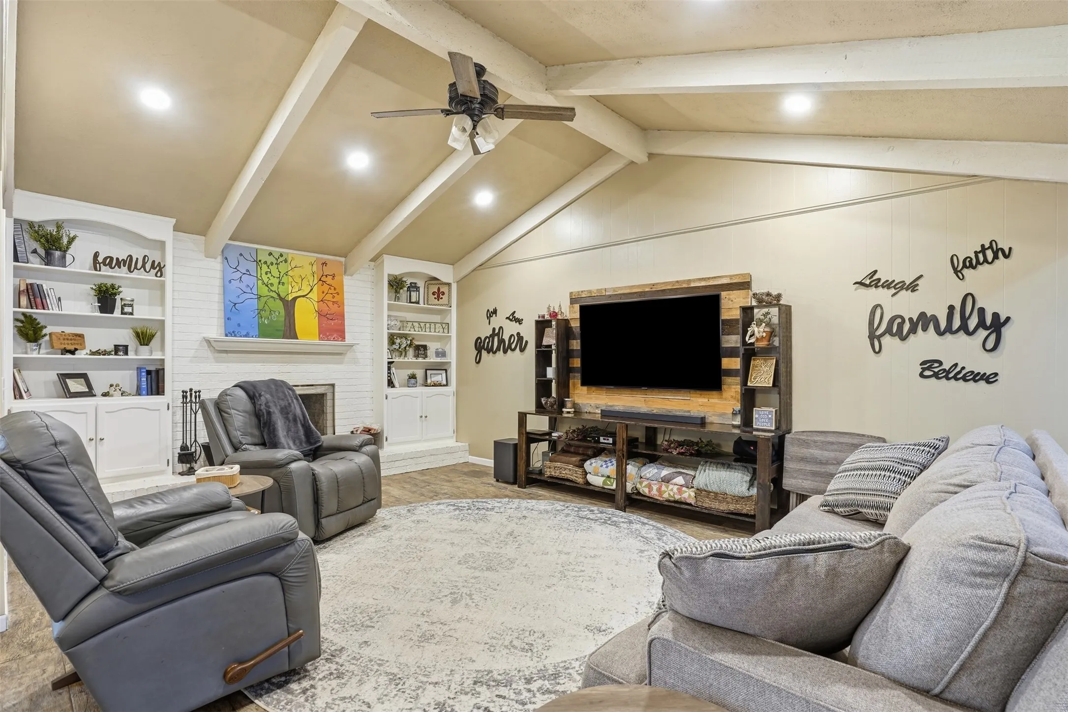 Single Family Residence For Sale in Hood County , 6514 Circo Drive, De Cordova, Texas 76049, 4 Bedroom, 3 Bathroom, 2 Garage spaces, 2,771 Sqft, built in 1976, mls#21264622, Real Estate Agent in De Cordova, Homes For Sale in Hood county, Homes For Sale in De Cordova, Realtor in De Cordova Texas, Real Estate Brokerage Independent Realty Texas, Luminita Cordes Realtor