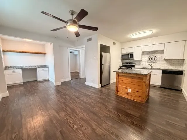 Apartment For Rent in Tarrant County , 5928 Fletcher Avenue 23, Fort Worth, Texas 76107, 1 Bedroom, 1 Bathroom, Garage spaces, 588 Sqft, built in 1965, mls#21264669, Real Estate Agent in Fort Worth, Homes For Rent in Tarrant county, Homes For Rent in Fort Worth, Realtor in Fort Worth Texas, Real Estate Brokerage Independent Realty Texas, Luminita Cordes Realtor