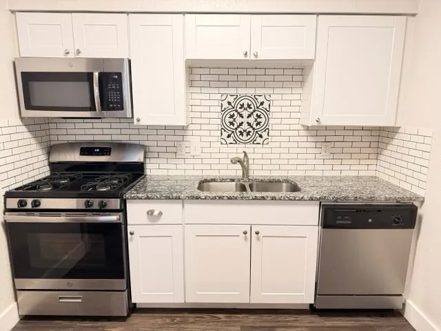 Apartment For Rent in Tarrant County , 5928 Fletcher Avenue 23, Fort Worth, Texas 76107, 1 Bedroom, 1 Bathroom, Garage spaces, 588 Sqft, built in 1965, mls#21264669, Real Estate Agent in Fort Worth, Homes For Rent in Tarrant county, Homes For Rent in Fort Worth, Realtor in Fort Worth Texas, Real Estate Brokerage Independent Realty Texas, Luminita Cordes Realtor
