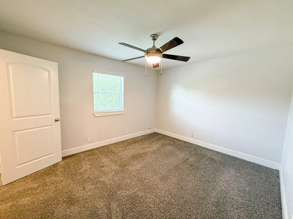Apartment For Rent in Tarrant County , 5928 Fletcher Avenue 20, Fort Worth, Texas 76107, 1 Bedroom, 1 Bathroom, Garage spaces, 588 Sqft, built in 1965, mls#21264675, Real Estate Agent in Fort Worth, Homes For Rent in Tarrant county, Homes For Rent in Fort Worth, Realtor in Fort Worth Texas, Real Estate Brokerage Independent Realty Texas, Luminita Cordes Realtor