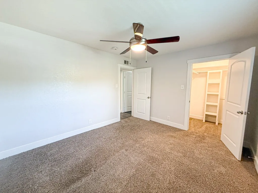 Apartment For Rent in Tarrant County , 5928 Fletcher Avenue 20, Fort Worth, Texas 76107, 1 Bedroom, 1 Bathroom, Garage spaces, 588 Sqft, built in 1965, mls#21264675, Real Estate Agent in Fort Worth, Homes For Rent in Tarrant county, Homes For Rent in Fort Worth, Realtor in Fort Worth Texas, Real Estate Brokerage Independent Realty Texas, Luminita Cordes Realtor