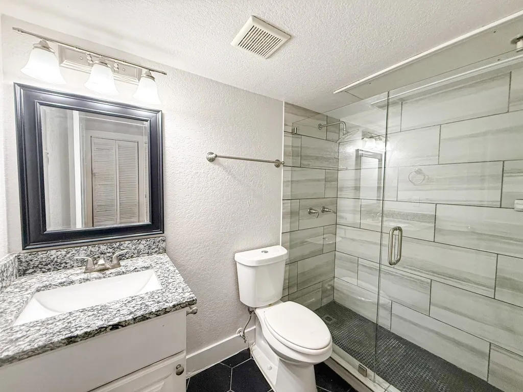 Apartment For Rent in Tarrant County , 5928 Fletcher Avenue 20, Fort Worth, Texas 76107, 1 Bedroom, 1 Bathroom, Garage spaces, 588 Sqft, built in 1965, mls#21264675, Real Estate Agent in Fort Worth, Homes For Rent in Tarrant county, Homes For Rent in Fort Worth, Realtor in Fort Worth Texas, Real Estate Brokerage Independent Realty Texas, Luminita Cordes Realtor
