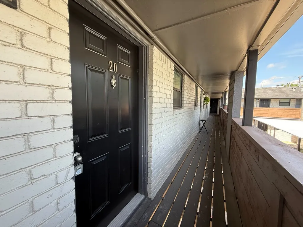 Apartment For Rent in Tarrant County , 5928 Fletcher Avenue 20, Fort Worth, Texas 76107, 1 Bedroom, 1 Bathroom, Garage spaces, 588 Sqft, built in 1965, mls#21264675, Real Estate Agent in Fort Worth, Homes For Rent in Tarrant county, Homes For Rent in Fort Worth, Realtor in Fort Worth Texas, Real Estate Brokerage Independent Realty Texas, Luminita Cordes Realtor