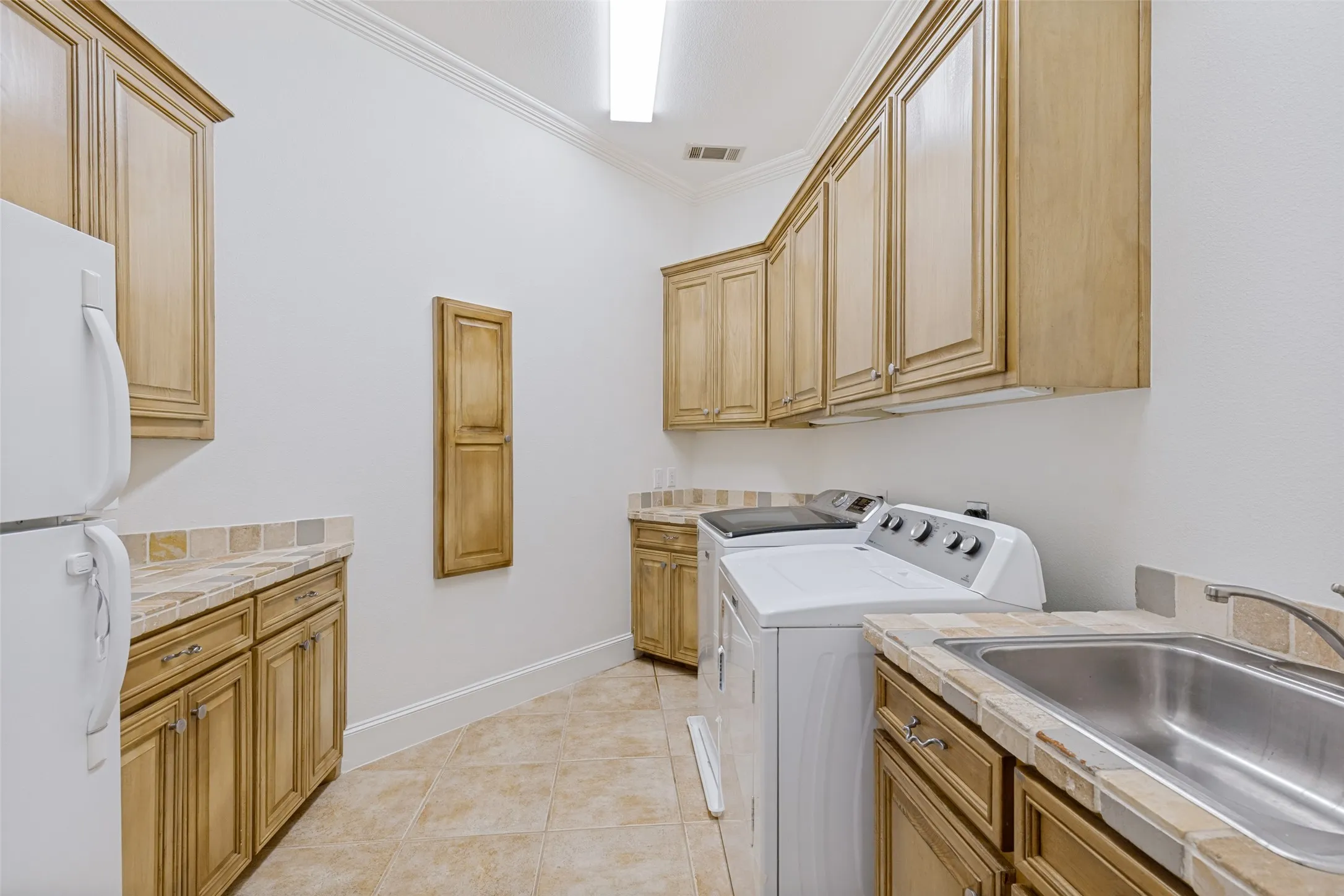 Single Family Residence For Sale in Denton County , 5167 Lorraine Drive, Frisco, Texas 75034, 5 Bedroom, 6 Bathroom, 3 Garage spaces, 6,283 Sqft, built in 2000, mls#21264496, Real Estate Agent in Frisco, Homes For Sale in Denton county, Homes For Sale in Frisco, Realtor in Frisco Texas, Real Estate Brokerage Independent Realty Texas, Luminita Cordes Realtor