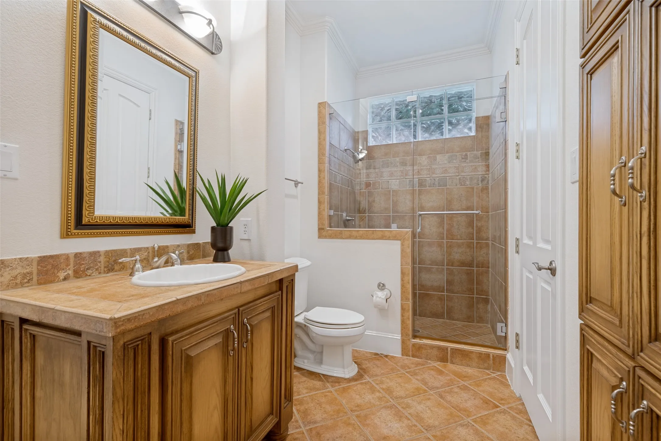Single Family Residence For Sale in Denton County , 5167 Lorraine Drive, Frisco, Texas 75034, 5 Bedroom, 6 Bathroom, 3 Garage spaces, 6,283 Sqft, built in 2000, mls#21264496, Real Estate Agent in Frisco, Homes For Sale in Denton county, Homes For Sale in Frisco, Realtor in Frisco Texas, Real Estate Brokerage Independent Realty Texas, Luminita Cordes Realtor