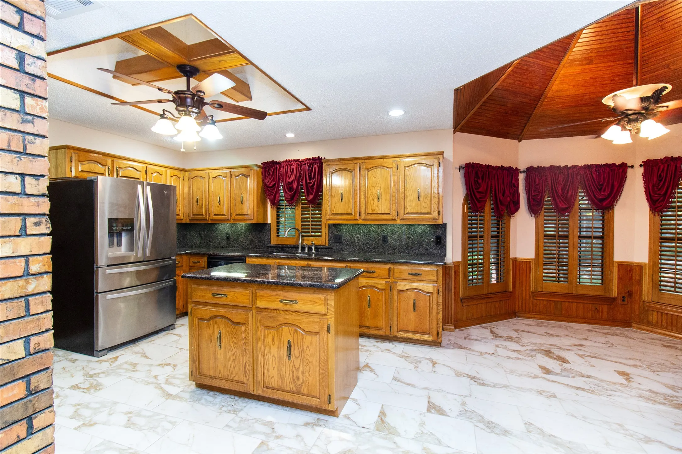 Single Family Residence For Sale in Dallas County , 3014 Pecan Ridge Drive, Rowlett, Texas 75088, 3 Bedroom, 3 Bathroom, 2 Garage spaces, 2,349 Sqft, built in 1985, mls#21264543, Real Estate Agent in Rowlett, Homes For Sale in Dallas county, Homes For Sale in Rowlett, Realtor in Rowlett Texas, Real Estate Brokerage Independent Realty Texas, Luminita Cordes Realtor