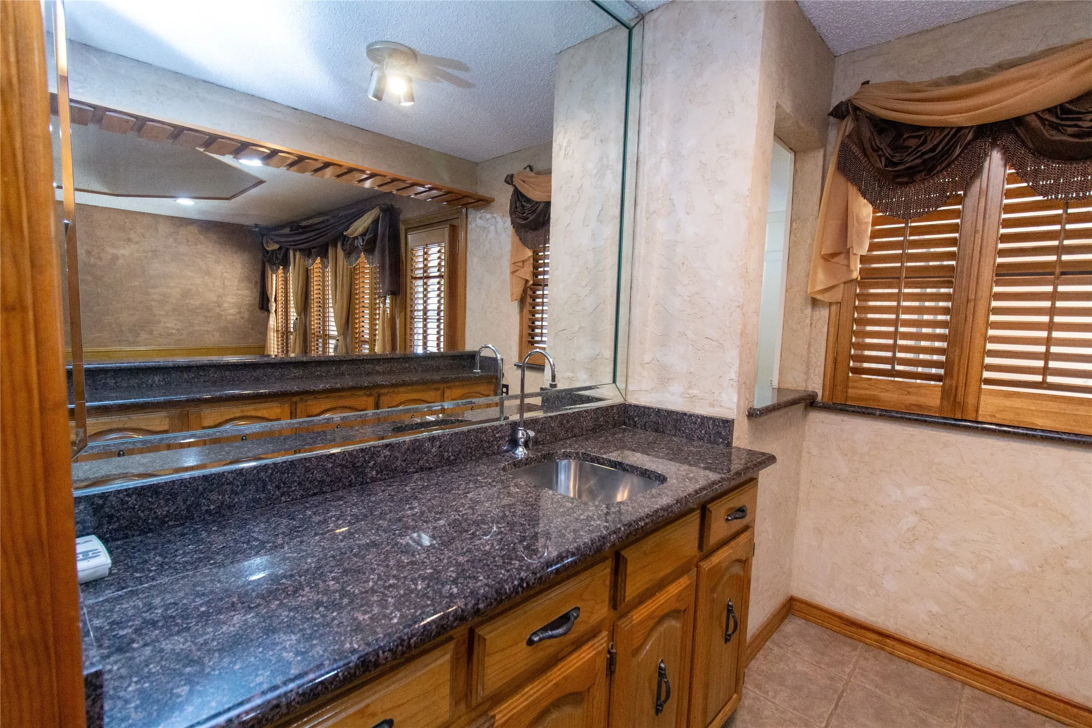 Single Family Residence For Sale in Dallas County , 3014 Pecan Ridge Drive, Rowlett, Texas 75088, 3 Bedroom, 3 Bathroom, 2 Garage spaces, 2,349 Sqft, built in 1985, mls#21264543, Real Estate Agent in Rowlett, Homes For Sale in Dallas county, Homes For Sale in Rowlett, Realtor in Rowlett Texas, Real Estate Brokerage Independent Realty Texas, Luminita Cordes Realtor