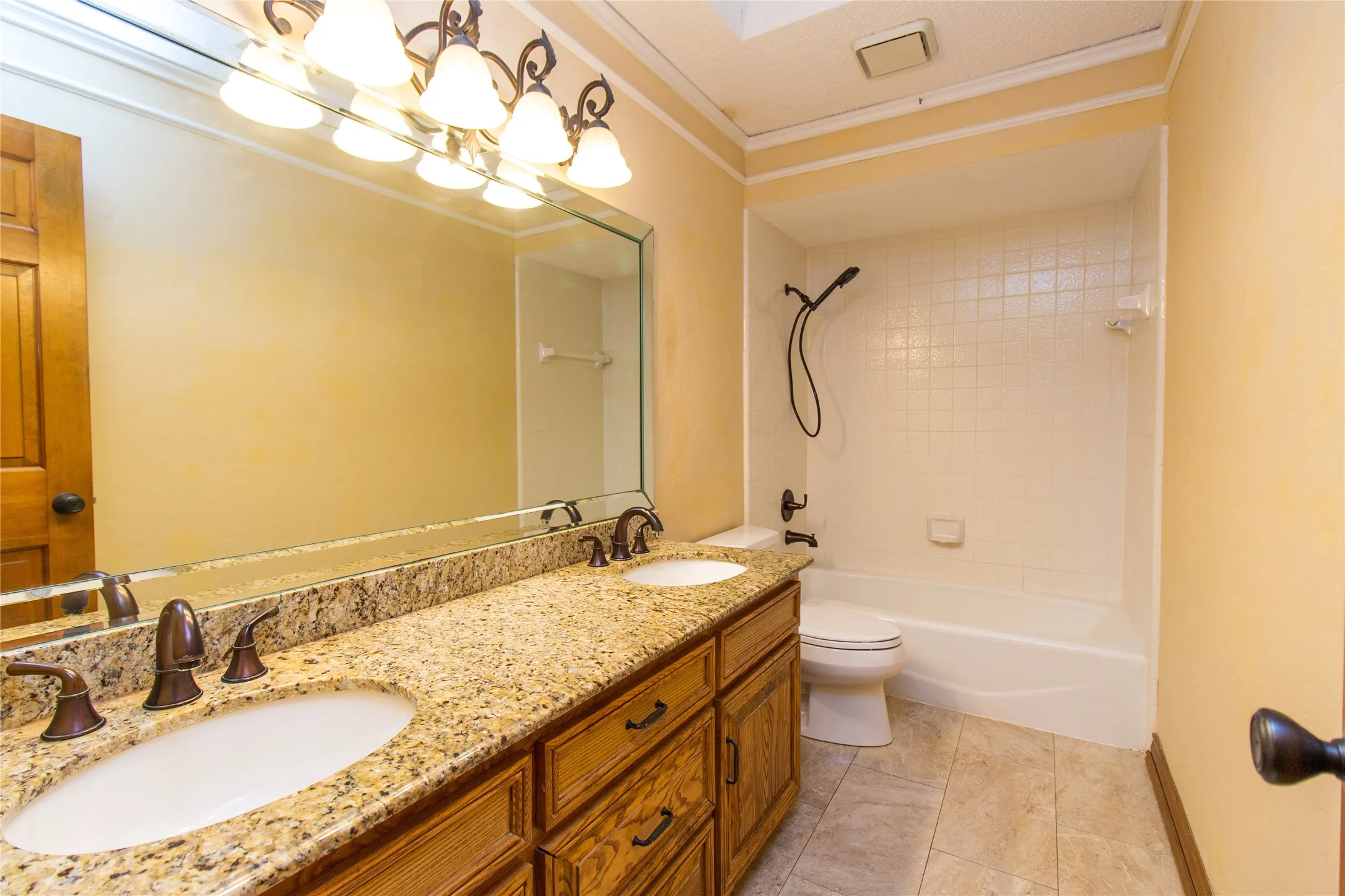 Single Family Residence For Sale in Dallas County , 3014 Pecan Ridge Drive, Rowlett, Texas 75088, 3 Bedroom, 3 Bathroom, 2 Garage spaces, 2,349 Sqft, built in 1985, mls#21264543, Real Estate Agent in Rowlett, Homes For Sale in Dallas county, Homes For Sale in Rowlett, Realtor in Rowlett Texas, Real Estate Brokerage Independent Realty Texas, Luminita Cordes Realtor