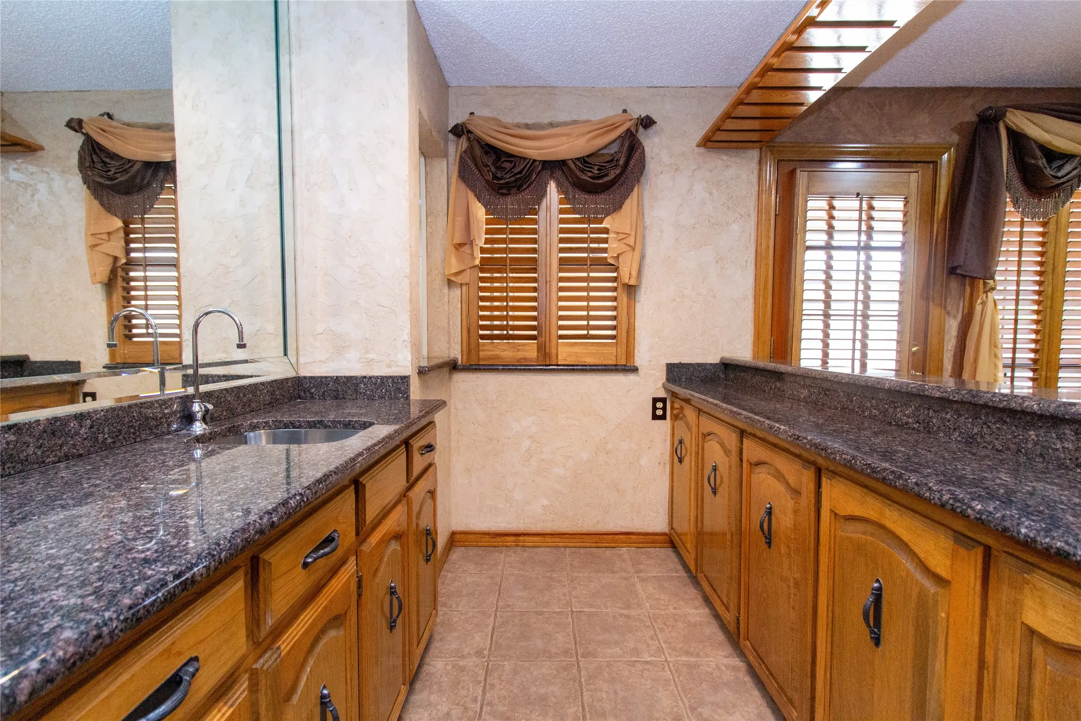 Single Family Residence For Sale in Dallas County , 3014 Pecan Ridge Drive, Rowlett, Texas 75088, 3 Bedroom, 3 Bathroom, 2 Garage spaces, 2,349 Sqft, built in 1985, mls#21264543, Real Estate Agent in Rowlett, Homes For Sale in Dallas county, Homes For Sale in Rowlett, Realtor in Rowlett Texas, Real Estate Brokerage Independent Realty Texas, Luminita Cordes Realtor