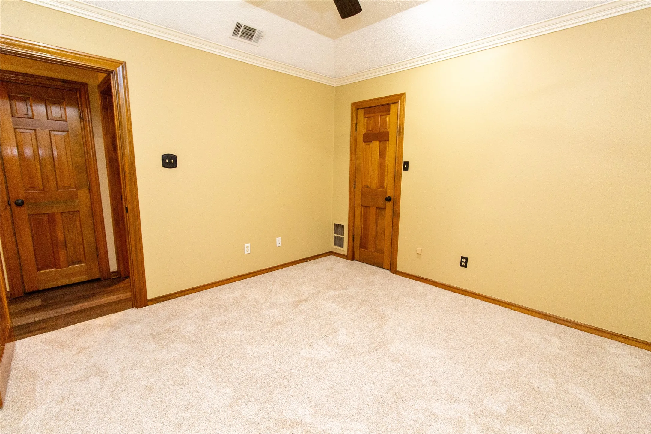 Single Family Residence For Sale in Dallas County , 3014 Pecan Ridge Drive, Rowlett, Texas 75088, 3 Bedroom, 3 Bathroom, 2 Garage spaces, 2,349 Sqft, built in 1985, mls#21264543, Real Estate Agent in Rowlett, Homes For Sale in Dallas county, Homes For Sale in Rowlett, Realtor in Rowlett Texas, Real Estate Brokerage Independent Realty Texas, Luminita Cordes Realtor