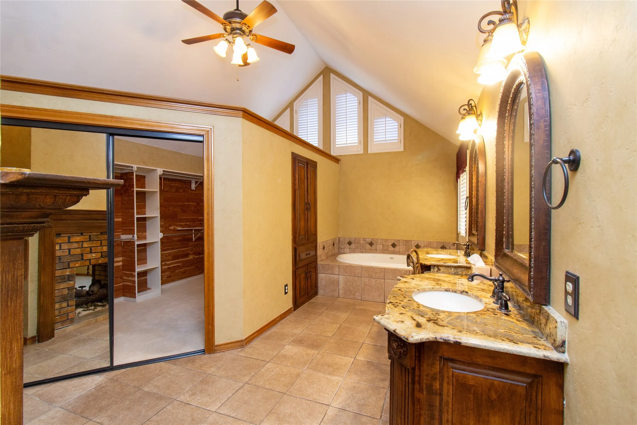 Single Family Residence For Sale in Dallas County , 3014 Pecan Ridge Drive, Rowlett, Texas 75088, 3 Bedroom, 3 Bathroom, 2 Garage spaces, 2,349 Sqft, built in 1985, mls#21264543, Real Estate Agent in Rowlett, Homes For Sale in Dallas county, Homes For Sale in Rowlett, Realtor in Rowlett Texas, Real Estate Brokerage Independent Realty Texas, Luminita Cordes Realtor
