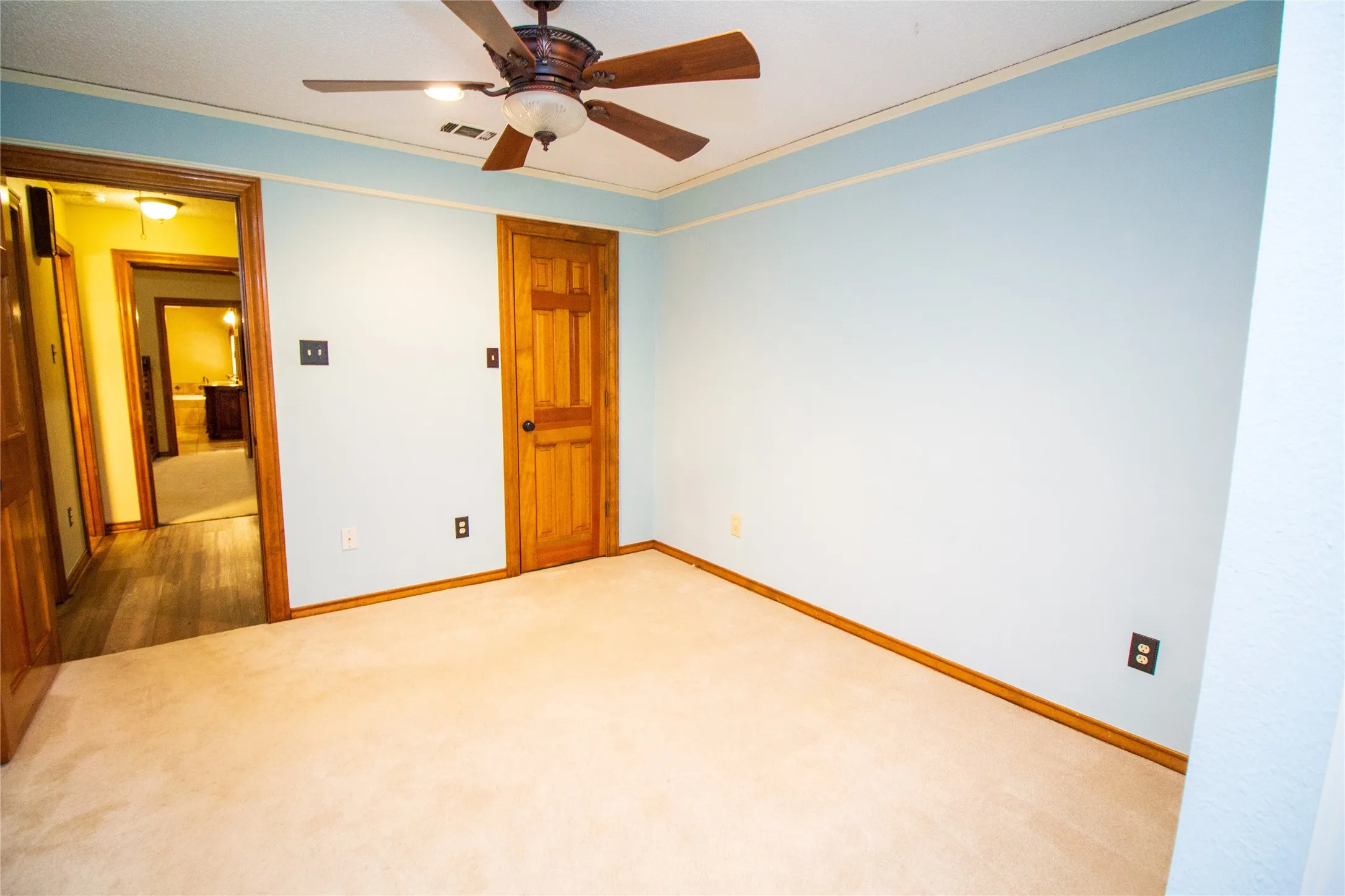 Single Family Residence For Sale in Dallas County , 3014 Pecan Ridge Drive, Rowlett, Texas 75088, 3 Bedroom, 3 Bathroom, 2 Garage spaces, 2,349 Sqft, built in 1985, mls#21264543, Real Estate Agent in Rowlett, Homes For Sale in Dallas county, Homes For Sale in Rowlett, Realtor in Rowlett Texas, Real Estate Brokerage Independent Realty Texas, Luminita Cordes Realtor