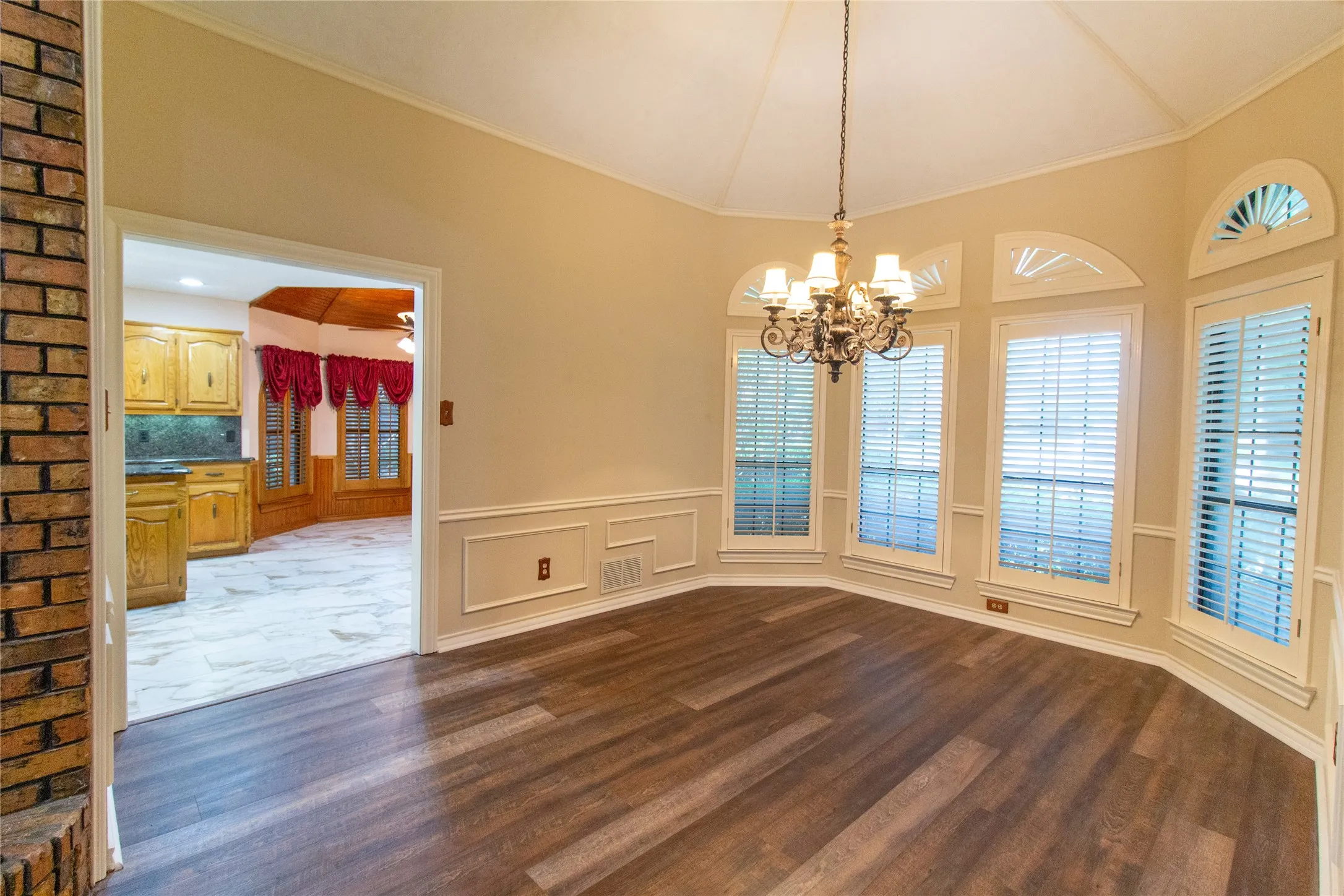 Single Family Residence For Sale in Dallas County , 3014 Pecan Ridge Drive, Rowlett, Texas 75088, 3 Bedroom, 3 Bathroom, 2 Garage spaces, 2,349 Sqft, built in 1985, mls#21264543, Real Estate Agent in Rowlett, Homes For Sale in Dallas county, Homes For Sale in Rowlett, Realtor in Rowlett Texas, Real Estate Brokerage Independent Realty Texas, Luminita Cordes Realtor