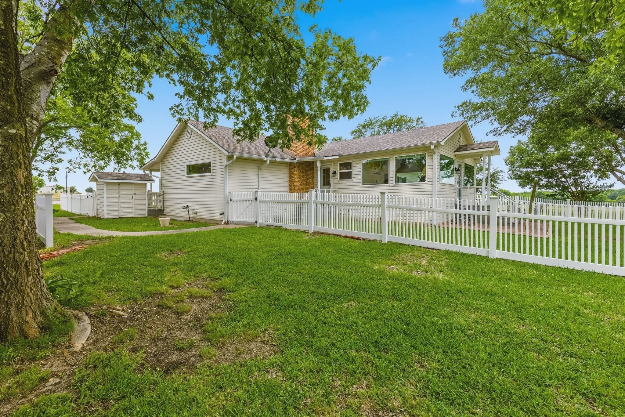 Ranch For Sale in Hunt County , 7635 County Road 4209, Campbell, Texas 75422, 0, 0, Garage spaces, 0 Sqft, built in 1939, Price $1,800,000, mls#21264691, Real Estate Agent in Campbell, Homes For Sale in Hunt county, Homes For Sale in Campbell, Realtor in Campbell Texas, Real Estate Brokerage Independent Realty Texas, Luminita Cordes Realtor