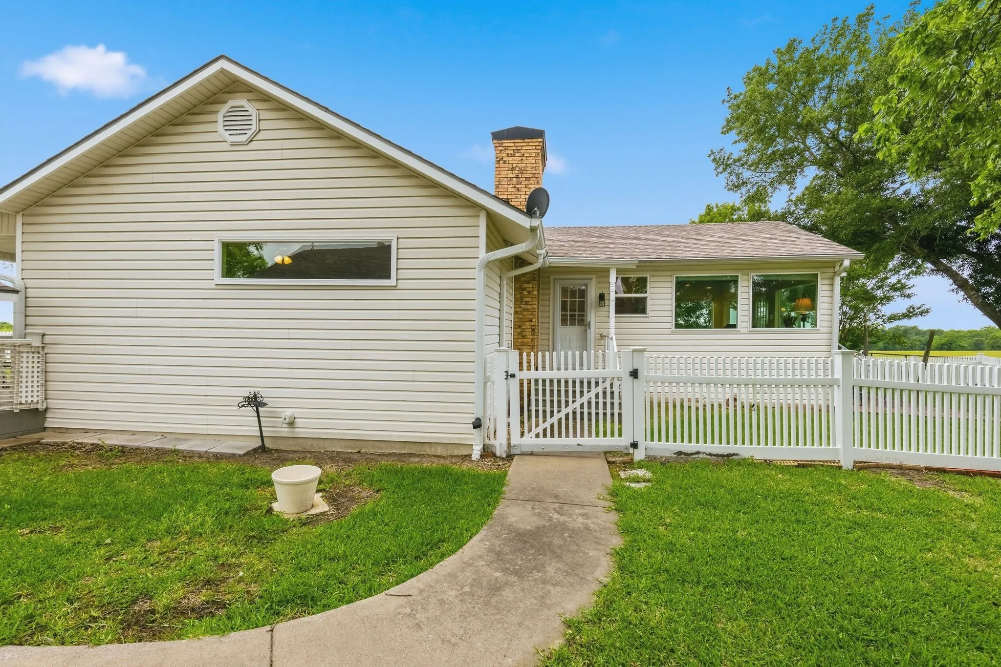 Ranch For Sale in Hunt County , 7635 County Road 4209, Campbell, Texas 75422, 0, 0, Garage spaces, 0 Sqft, built in 1939, Price $1,800,000, mls#21264691, Real Estate Agent in Campbell, Homes For Sale in Hunt county, Homes For Sale in Campbell, Realtor in Campbell Texas, Real Estate Brokerage Independent Realty Texas, Luminita Cordes Realtor