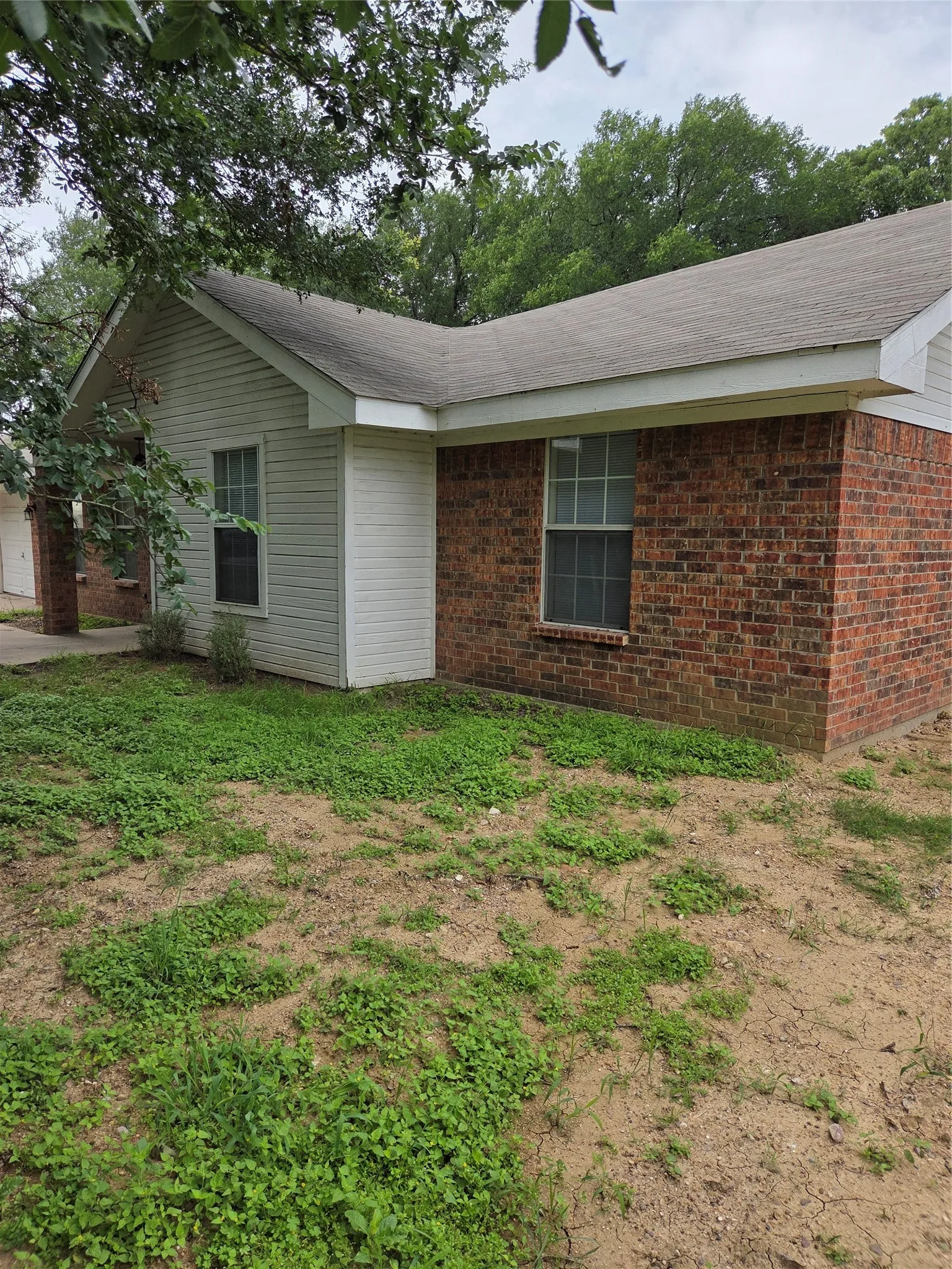 Single Family Residence For Sale in Mc Lennan County , 320 Hazelwood Avenue, Waco, Texas 76705, 3 Bedroom, 2 Bathroom, 1 Garage spaces, 1,296 Sqft, built in 2009, mls#21264577, Real Estate Agent in Waco, Homes For Sale in Mc Lennan county, Homes For Sale in Waco, Realtor in Waco Texas, Real Estate Brokerage Independent Realty Texas, Luminita Cordes Realtor