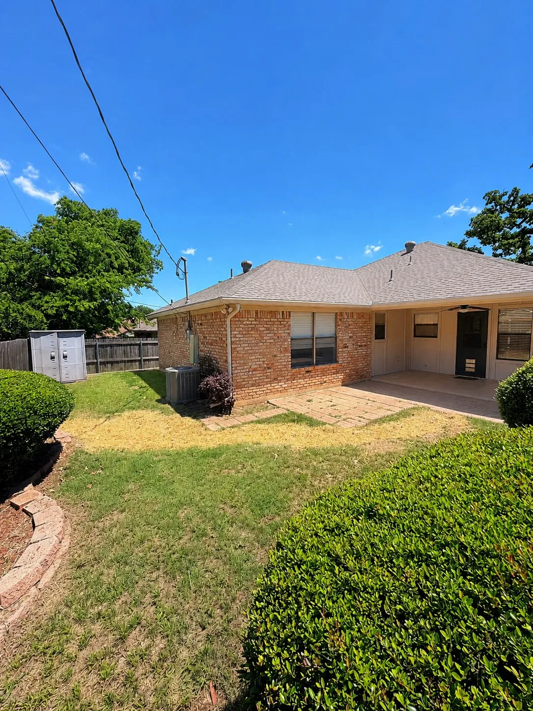 Single Family Residence For Rent in Tarrant County , 5611 Autumn Wheat Trail, Arlington, Texas 76017, 3 Bedrooms, 2 Bathrooms, 2 Garage spaces, 1,691 Sqft, built in 1985, Price $2,350, mls#21259642, Real Estate Agent in Arlington, Homes For Rent in Tarrant county, Homes For Rent in Arlington, Realtor in Arlington Texas, Real Estate Brokerage Independent Realty Texas, Luminita Cordes Realtor
