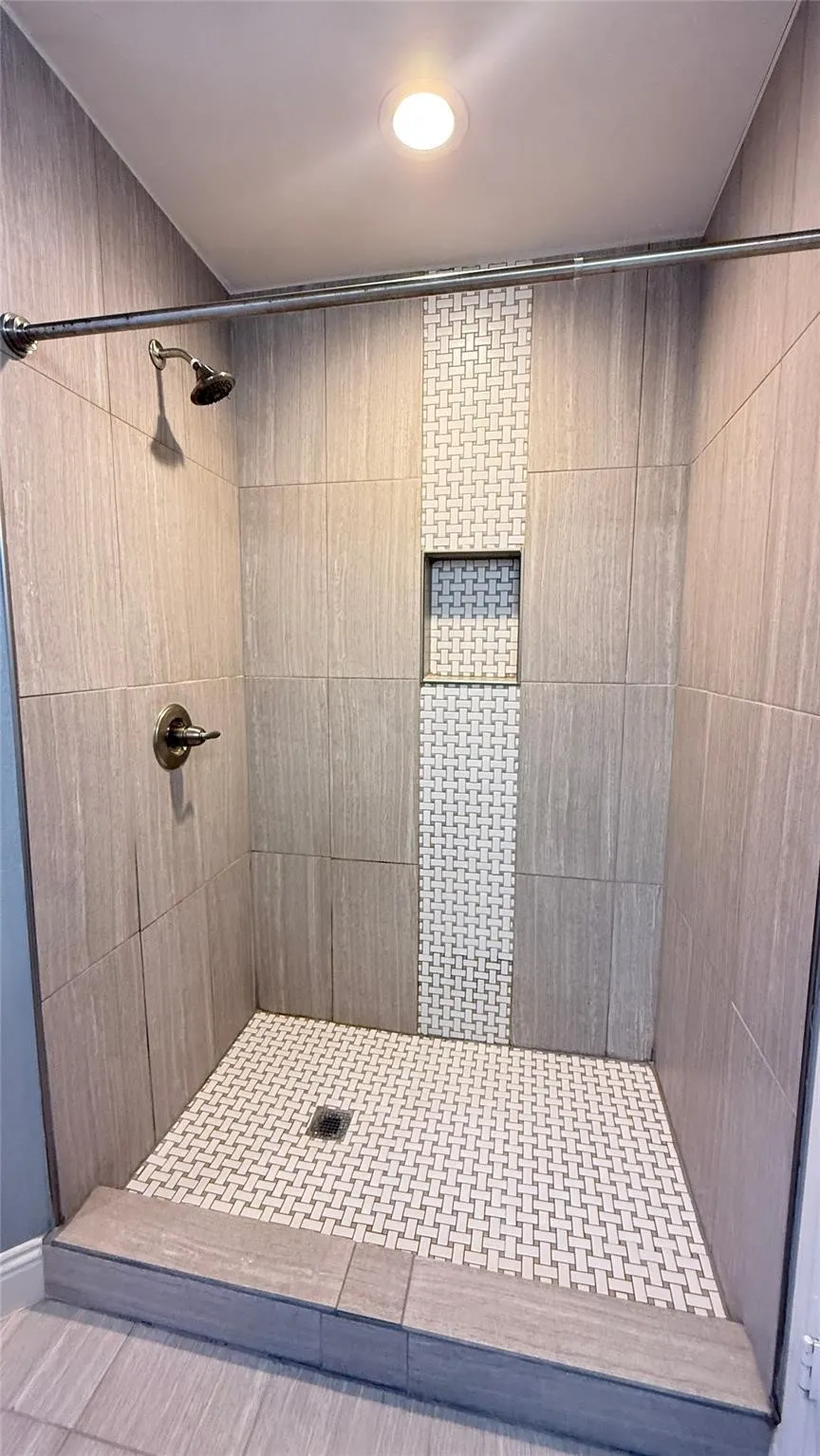 Single Family Residence For Rent in Tarrant County , 5611 Autumn Wheat Trail, Arlington, Texas 76017, 3 Bedrooms, 2 Bathrooms, 2 Garage spaces, 1,691 Sqft, built in 1985, Price $2,350, mls#21259642, Real Estate Agent in Arlington, Homes For Rent in Tarrant county, Homes For Rent in Arlington, Realtor in Arlington Texas, Real Estate Brokerage Independent Realty Texas, Luminita Cordes Realtor