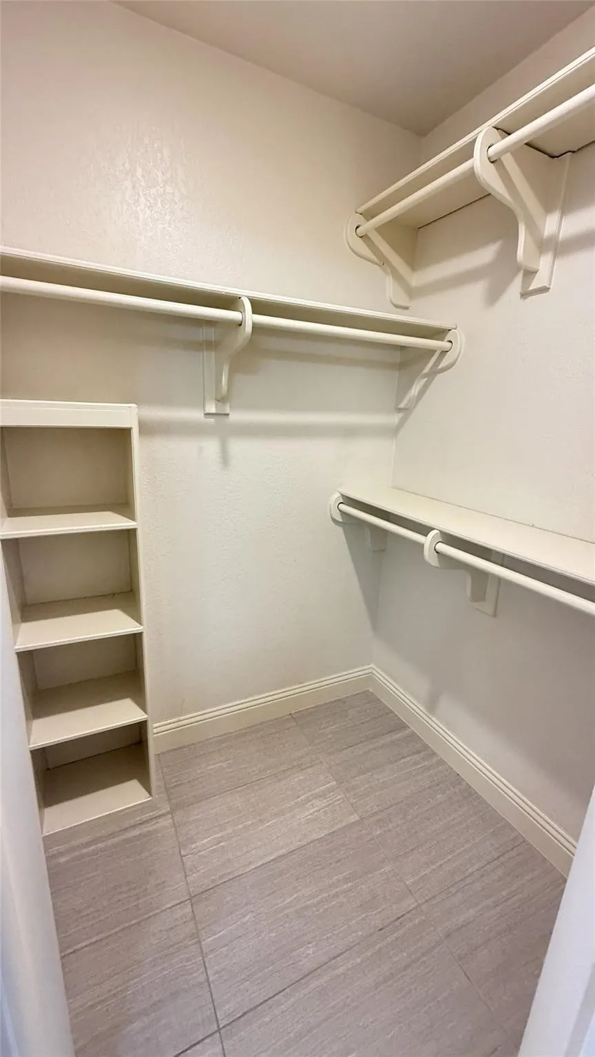 Single Family Residence For Rent in Tarrant County , 5611 Autumn Wheat Trail, Arlington, Texas 76017, 3 Bedrooms, 2 Bathrooms, 2 Garage spaces, 1,691 Sqft, built in 1985, Price $2,350, mls#21259642, Real Estate Agent in Arlington, Homes For Rent in Tarrant county, Homes For Rent in Arlington, Realtor in Arlington Texas, Real Estate Brokerage Independent Realty Texas, Luminita Cordes Realtor