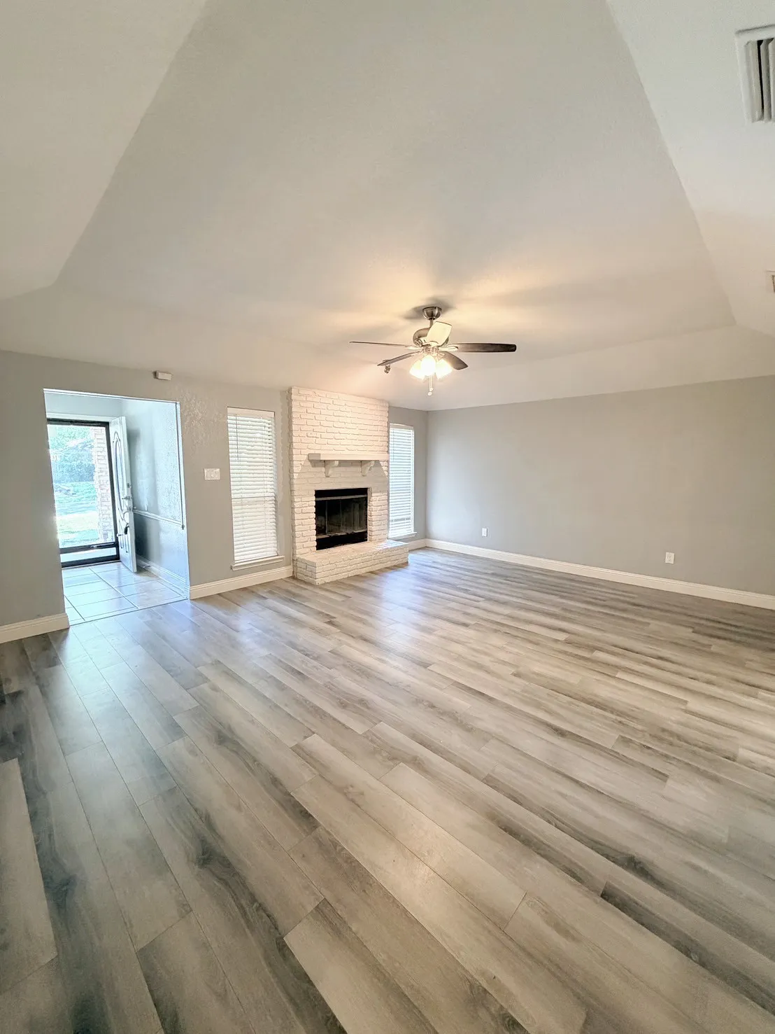 Single Family Residence For Rent in Tarrant County , 5611 Autumn Wheat Trail, Arlington, Texas 76017, 3 Bedrooms, 2 Bathrooms, 2 Garage spaces, 1,691 Sqft, built in 1985, Price $2,350, mls#21259642, Real Estate Agent in Arlington, Homes For Rent in Tarrant county, Homes For Rent in Arlington, Realtor in Arlington Texas, Real Estate Brokerage Independent Realty Texas, Luminita Cordes Realtor
