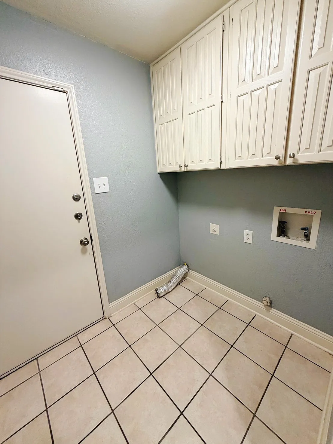 Single Family Residence For Rent in Tarrant County , 5611 Autumn Wheat Trail, Arlington, Texas 76017, 3 Bedrooms, 2 Bathrooms, 2 Garage spaces, 1,691 Sqft, built in 1985, Price $2,350, mls#21259642, Real Estate Agent in Arlington, Homes For Rent in Tarrant county, Homes For Rent in Arlington, Realtor in Arlington Texas, Real Estate Brokerage Independent Realty Texas, Luminita Cordes Realtor