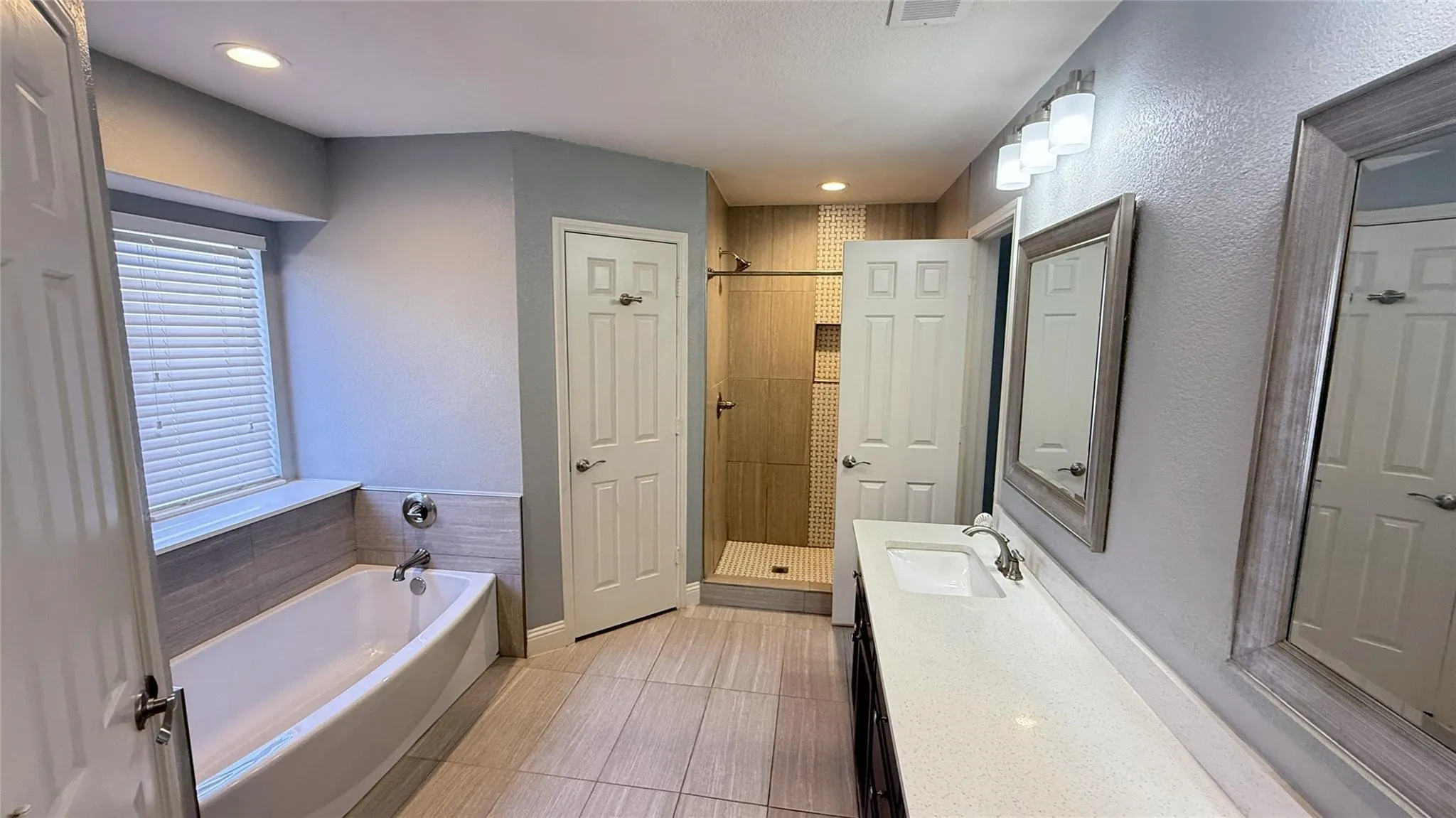 Single Family Residence For Rent in Tarrant County , 5611 Autumn Wheat Trail, Arlington, Texas 76017, 3 Bedrooms, 2 Bathrooms, 2 Garage spaces, 1,691 Sqft, built in 1985, Price $2,350, mls#21259642, Real Estate Agent in Arlington, Homes For Rent in Tarrant county, Homes For Rent in Arlington, Realtor in Arlington Texas, Real Estate Brokerage Independent Realty Texas, Luminita Cordes Realtor