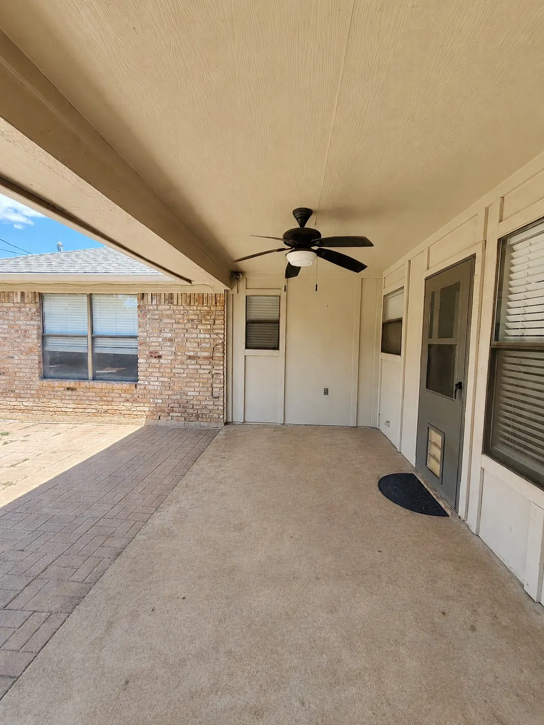Single Family Residence For Rent in Tarrant County , 5611 Autumn Wheat Trail, Arlington, Texas 76017, 3 Bedrooms, 2 Bathrooms, 2 Garage spaces, 1,691 Sqft, built in 1985, Price $2,350, mls#21259642, Real Estate Agent in Arlington, Homes For Rent in Tarrant county, Homes For Rent in Arlington, Realtor in Arlington Texas, Real Estate Brokerage Independent Realty Texas, Luminita Cordes Realtor