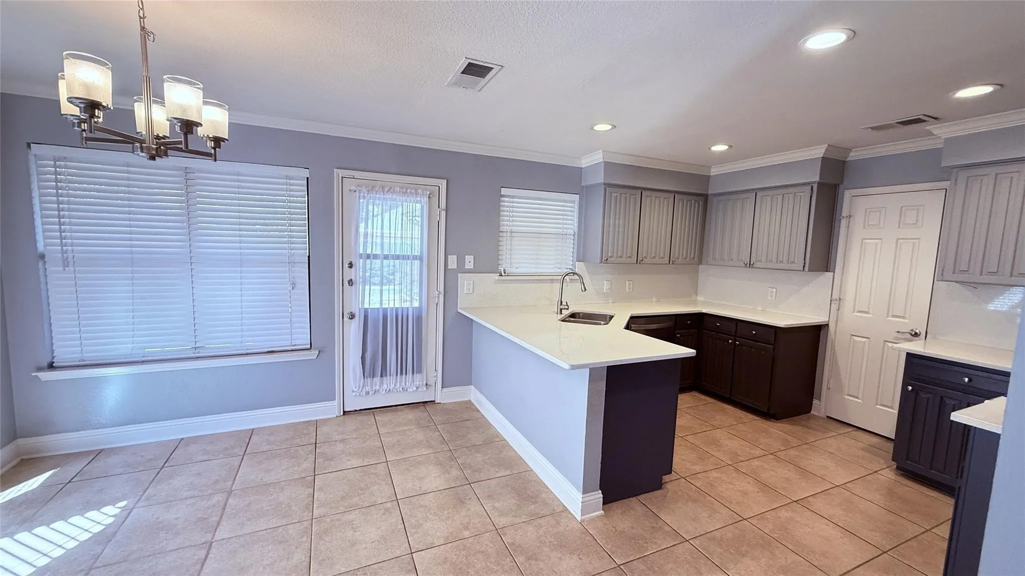 Single Family Residence For Rent in Tarrant County , 5611 Autumn Wheat Trail, Arlington, Texas 76017, 3 Bedrooms, 2 Bathrooms, 2 Garage spaces, 1,691 Sqft, built in 1985, Price $2,350, mls#21259642, Real Estate Agent in Arlington, Homes For Rent in Tarrant county, Homes For Rent in Arlington, Realtor in Arlington Texas, Real Estate Brokerage Independent Realty Texas, Luminita Cordes Realtor