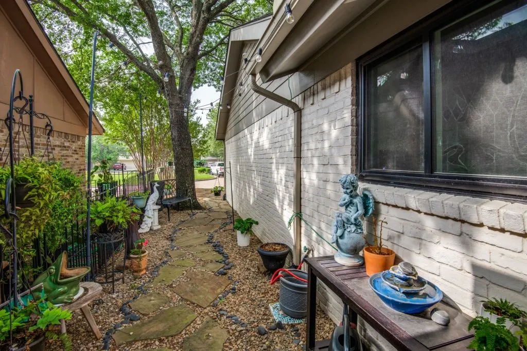 Townhouse For Sale in Rockwall County , 318 Columbia Drive, Rockwall, Texas 75032, 3 Bedrooms, 4 Bathrooms, 2 Garage spaces, 2,402 Sqft, built in 1983, Price $530,000, mls#21264336, Real Estate Agent in Rockwall, Homes For Sale in Rockwall county, Homes For Sale in Rockwall, Realtor in Rockwall Texas, Real Estate Brokerage Independent Realty Texas, Luminita Cordes Realtor