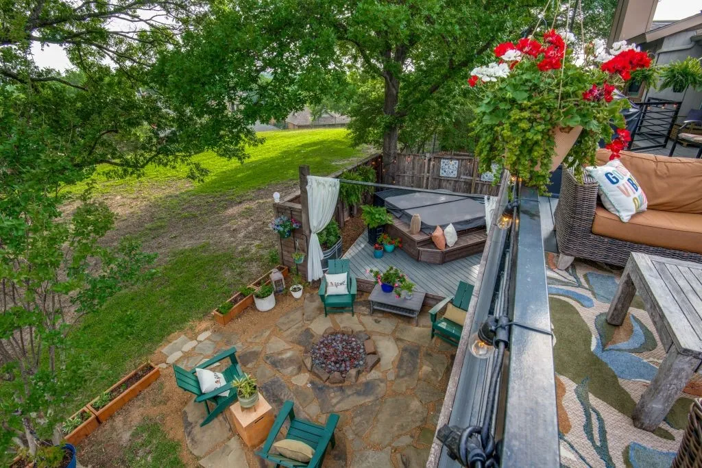 Townhouse For Sale in Rockwall County , 318 Columbia Drive, Rockwall, Texas 75032, 3 Bedrooms, 4 Bathrooms, 2 Garage spaces, 2,402 Sqft, built in 1983, Price $530,000, mls#21264336, Real Estate Agent in Rockwall, Homes For Sale in Rockwall county, Homes For Sale in Rockwall, Realtor in Rockwall Texas, Real Estate Brokerage Independent Realty Texas, Luminita Cordes Realtor