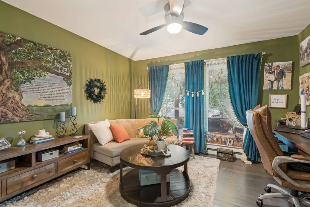 Townhouse For Sale in Rockwall County , 318 Columbia Drive, Rockwall, Texas 75032, 3 Bedrooms, 4 Bathrooms, 2 Garage spaces, 2,402 Sqft, built in 1983, Price $530,000, mls#21264336, Real Estate Agent in Rockwall, Homes For Sale in Rockwall county, Homes For Sale in Rockwall, Realtor in Rockwall Texas, Real Estate Brokerage Independent Realty Texas, Luminita Cordes Realtor