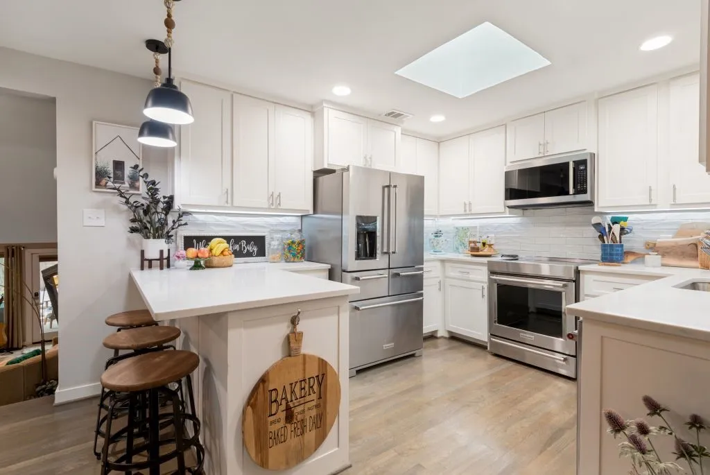 Townhouse For Sale in Rockwall County , 318 Columbia Drive, Rockwall, Texas 75032, 3 Bedrooms, 4 Bathrooms, 2 Garage spaces, 2,402 Sqft, built in 1983, Price $530,000, mls#21264336, Real Estate Agent in Rockwall, Homes For Sale in Rockwall county, Homes For Sale in Rockwall, Realtor in Rockwall Texas, Real Estate Brokerage Independent Realty Texas, Luminita Cordes Realtor