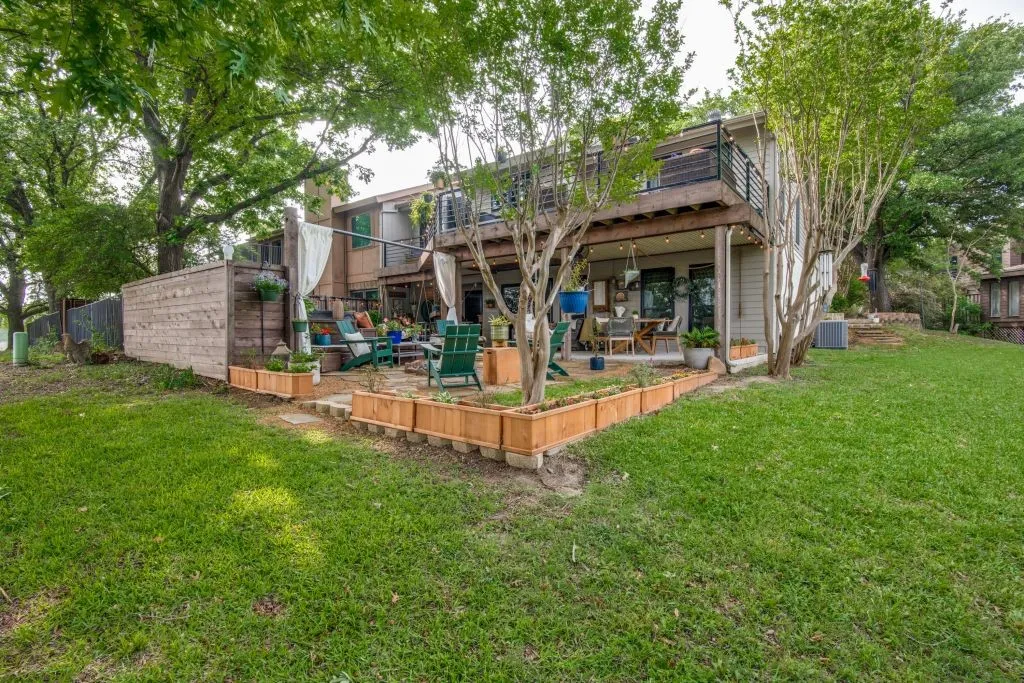 Townhouse For Sale in Rockwall County , 318 Columbia Drive, Rockwall, Texas 75032, 3 Bedrooms, 4 Bathrooms, 2 Garage spaces, 2,402 Sqft, built in 1983, Price $530,000, mls#21264336, Real Estate Agent in Rockwall, Homes For Sale in Rockwall county, Homes For Sale in Rockwall, Realtor in Rockwall Texas, Real Estate Brokerage Independent Realty Texas, Luminita Cordes Realtor