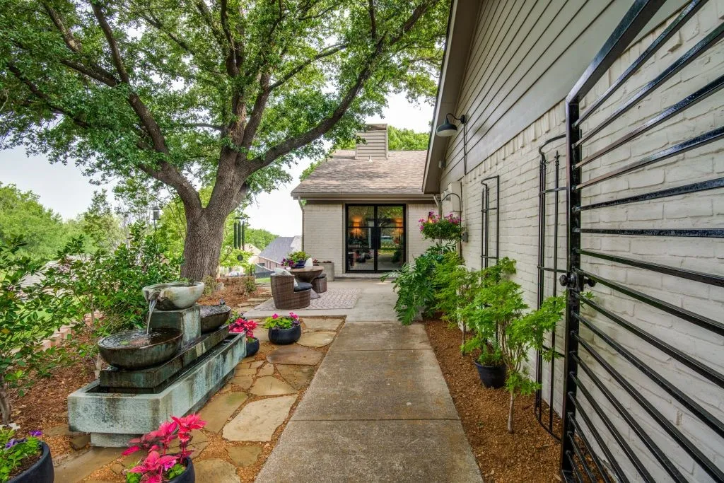 Townhouse For Sale in Rockwall County , 318 Columbia Drive, Rockwall, Texas 75032, 3 Bedrooms, 4 Bathrooms, 2 Garage spaces, 2,402 Sqft, built in 1983, Price $530,000, mls#21264336, Real Estate Agent in Rockwall, Homes For Sale in Rockwall county, Homes For Sale in Rockwall, Realtor in Rockwall Texas, Real Estate Brokerage Independent Realty Texas, Luminita Cordes Realtor