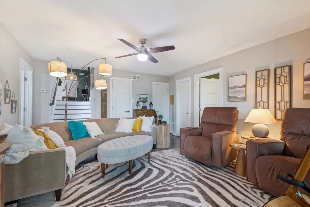 Townhouse For Sale in Rockwall County , 318 Columbia Drive, Rockwall, Texas 75032, 3 Bedrooms, 4 Bathrooms, 2 Garage spaces, 2,402 Sqft, built in 1983, Price $530,000, mls#21264336, Real Estate Agent in Rockwall, Homes For Sale in Rockwall county, Homes For Sale in Rockwall, Realtor in Rockwall Texas, Real Estate Brokerage Independent Realty Texas, Luminita Cordes Realtor
