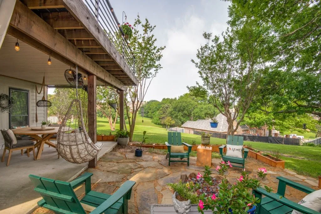 Townhouse For Sale in Rockwall County , 318 Columbia Drive, Rockwall, Texas 75032, 3 Bedrooms, 4 Bathrooms, 2 Garage spaces, 2,402 Sqft, built in 1983, Price $530,000, mls#21264336, Real Estate Agent in Rockwall, Homes For Sale in Rockwall county, Homes For Sale in Rockwall, Realtor in Rockwall Texas, Real Estate Brokerage Independent Realty Texas, Luminita Cordes Realtor