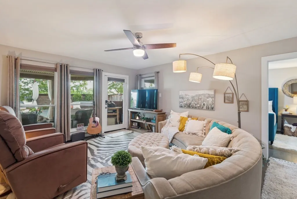 Townhouse For Sale in Rockwall County , 318 Columbia Drive, Rockwall, Texas 75032, 3 Bedrooms, 4 Bathrooms, 2 Garage spaces, 2,402 Sqft, built in 1983, Price $530,000, mls#21264336, Real Estate Agent in Rockwall, Homes For Sale in Rockwall county, Homes For Sale in Rockwall, Realtor in Rockwall Texas, Real Estate Brokerage Independent Realty Texas, Luminita Cordes Realtor