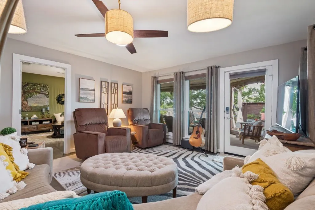 Townhouse For Sale in Rockwall County , 318 Columbia Drive, Rockwall, Texas 75032, 3 Bedrooms, 4 Bathrooms, 2 Garage spaces, 2,402 Sqft, built in 1983, Price $530,000, mls#21264336, Real Estate Agent in Rockwall, Homes For Sale in Rockwall county, Homes For Sale in Rockwall, Realtor in Rockwall Texas, Real Estate Brokerage Independent Realty Texas, Luminita Cordes Realtor
